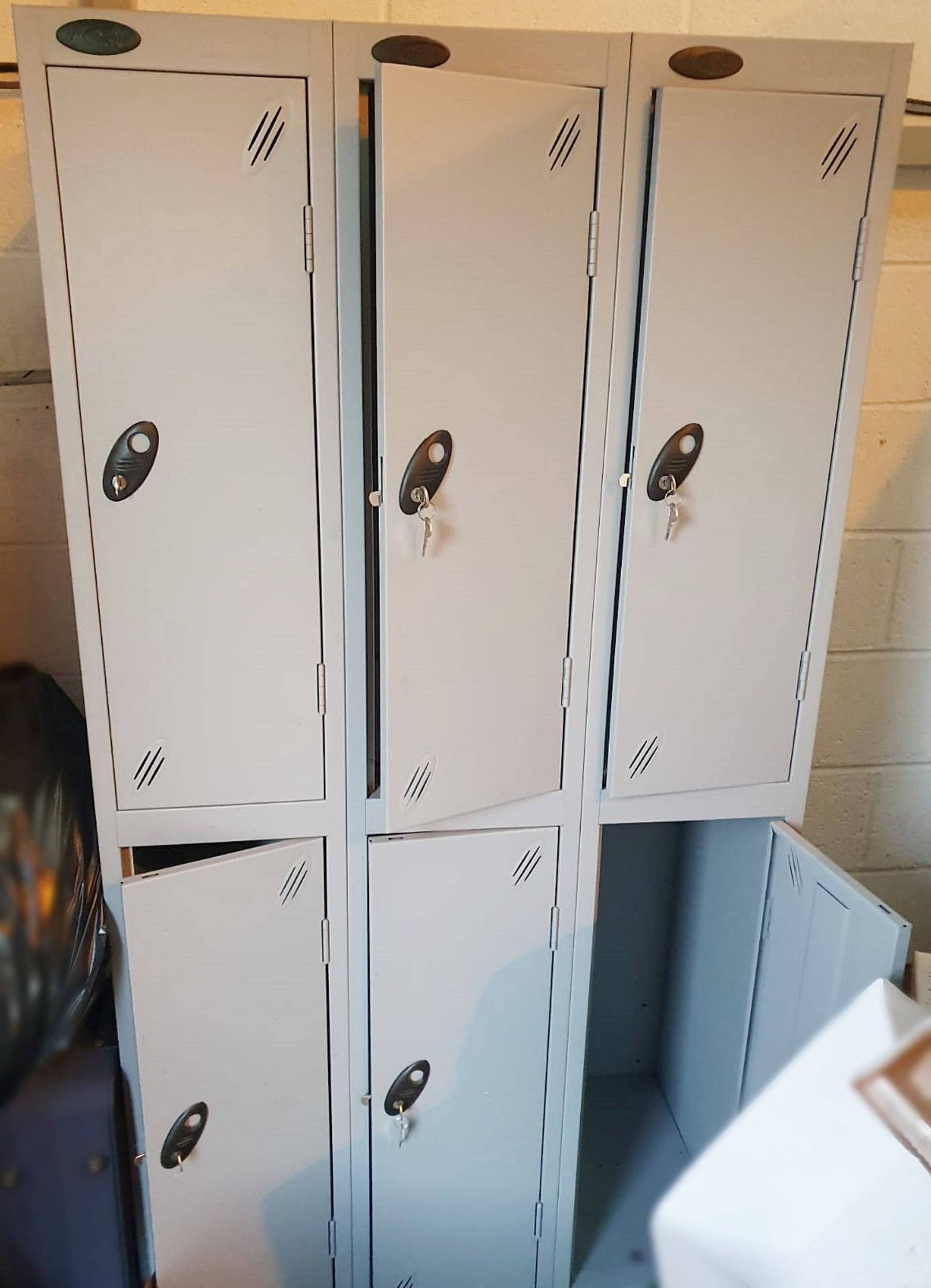 1 x 6-Door Locker With Keys - Dimensions: w92cm x 146cm x h178cm **£5 Start - No Reserve** - Bild 2 aus 3