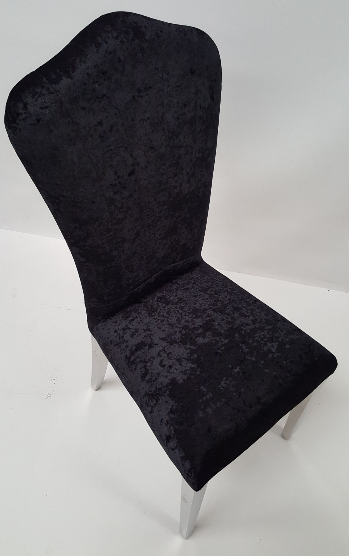 6 x STYLISH BLACK CRUSHED VELVET DINING TABLE CHAIRS - CL408 - Location: Altrincham WA14 - Image 4 of 6