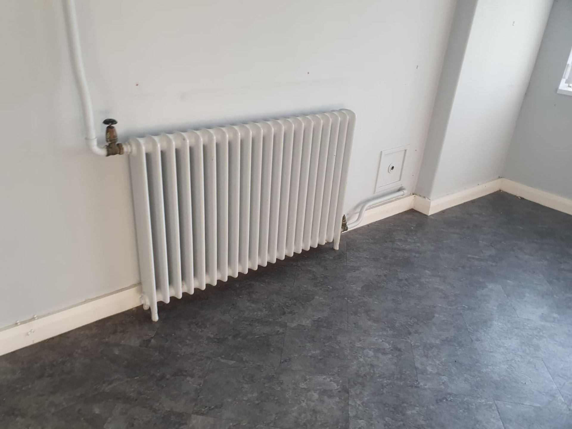 Approx 50 x Cast Iron Panelled Radiators - Various Sizes Included - CL483 - Location: Folkestone - Image 5 of 29