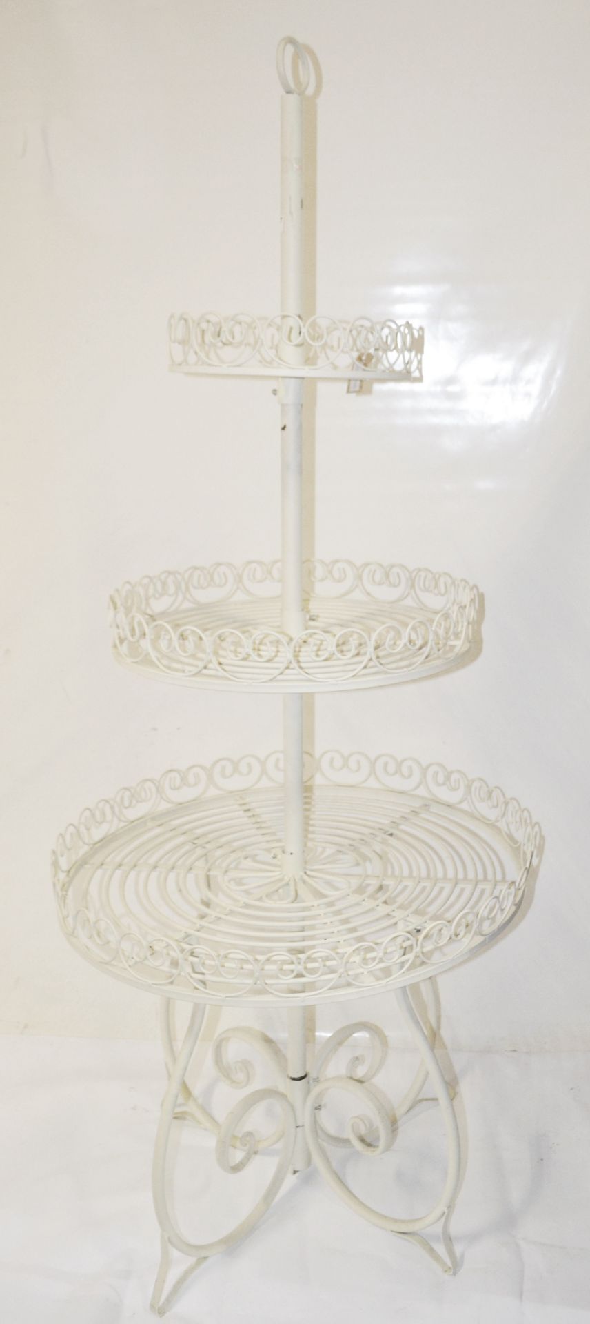 1 x Impressive 3-Tiered Metal Carousel Retail Display Rack In Cream - Location: Altrincham WA14 - Image 2 of 5