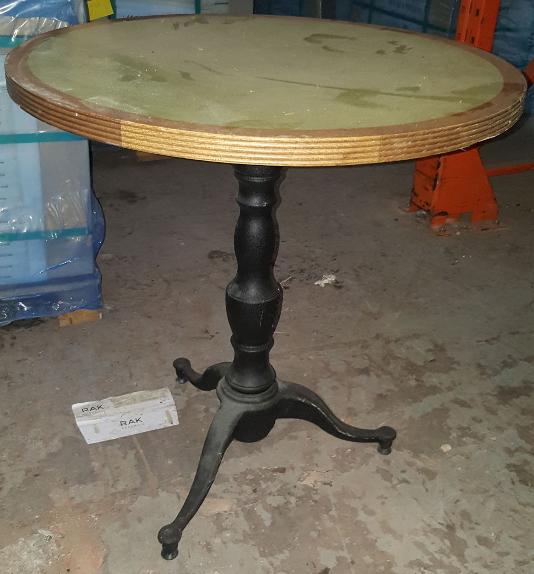 3 x Assorted Restaurant Tables With Green Top Finish & Three-Legged Base - REF:CO001 - CL011 - Bild 5 aus 9