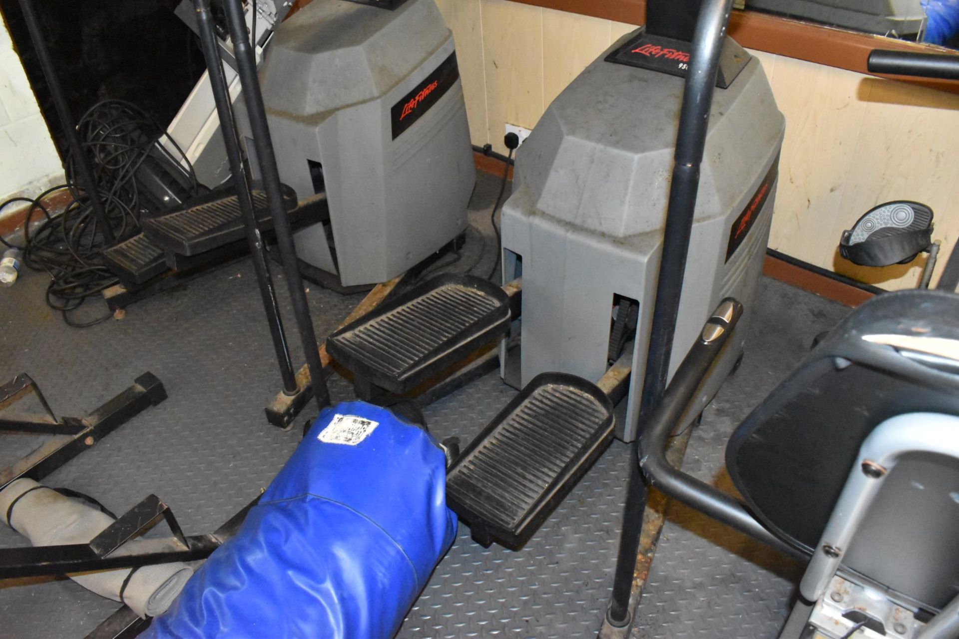 Contents of Bodybuilding and Strongman Gym - Includes Approx 30 Pieces of Gym Equipment, Floor Mats, - Image 23 of 31