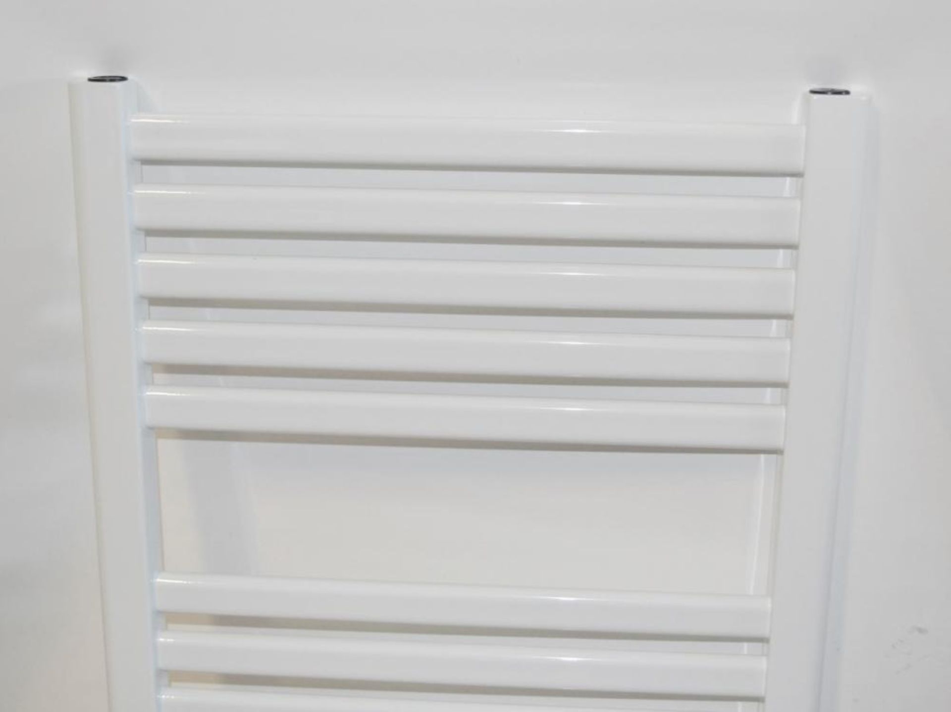 1 x OVAL Heated Towel Rail Radiator In White (TW27) - Unused Boxed Stock - Size: 1200 x 500mm - CL19 - Image 6 of 10
