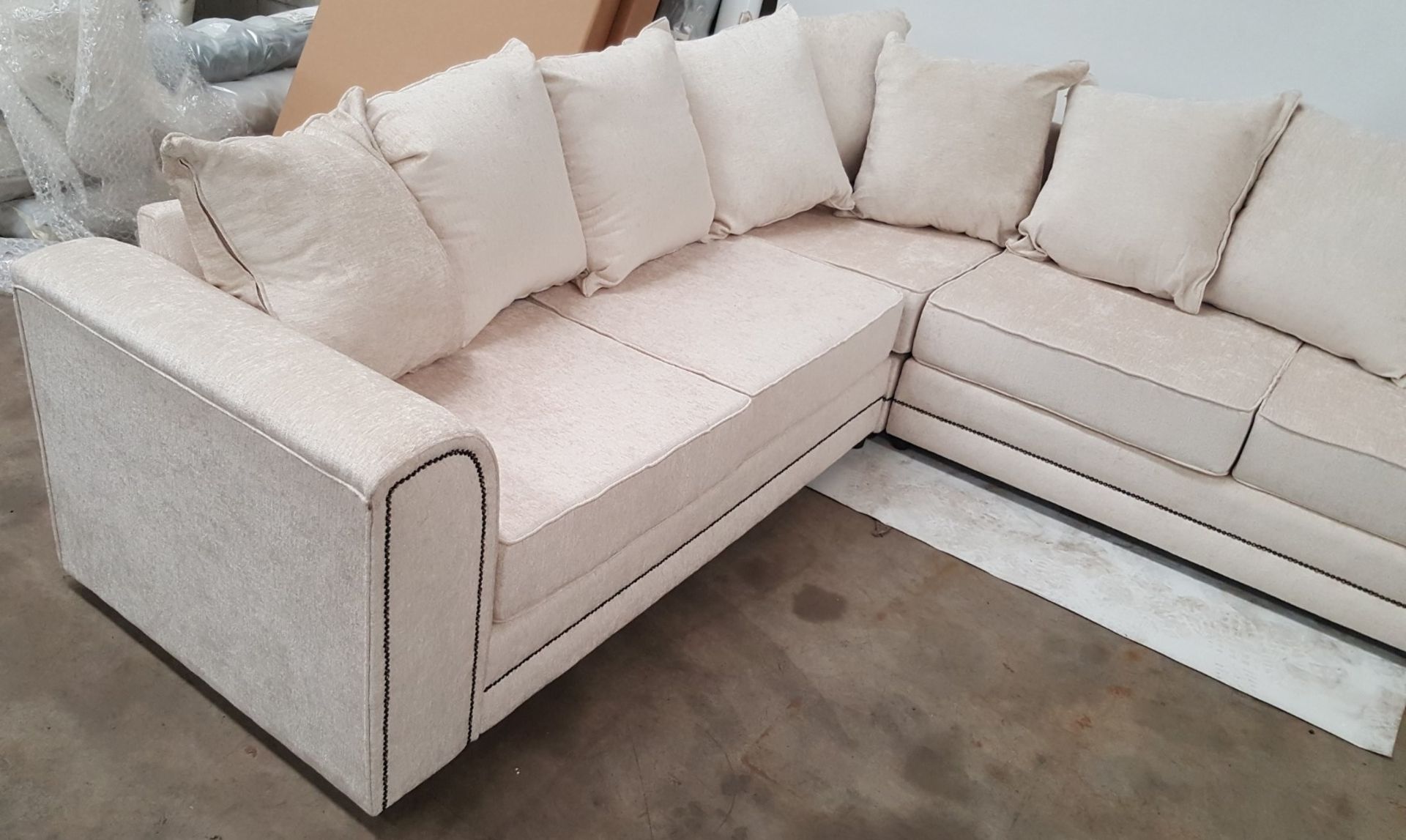 1 x Luxurious Pearl White Fabric L-Shaped Corner Seater Sofa - Ref BY198 - Image 3 of 7