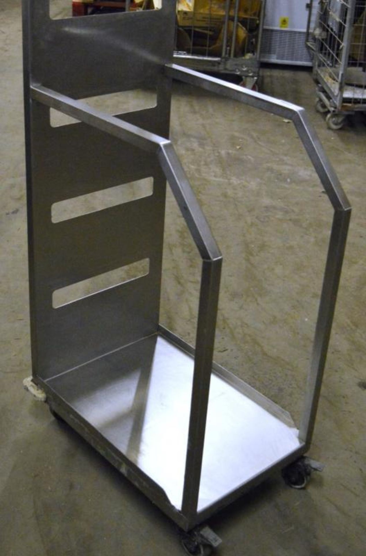 1 x Stainless Steel Tray Holding Trolley - H171 x W39 x D59 cms - CL282 - Ref J1058 - Location: Bolt - Bild 2 aus 2