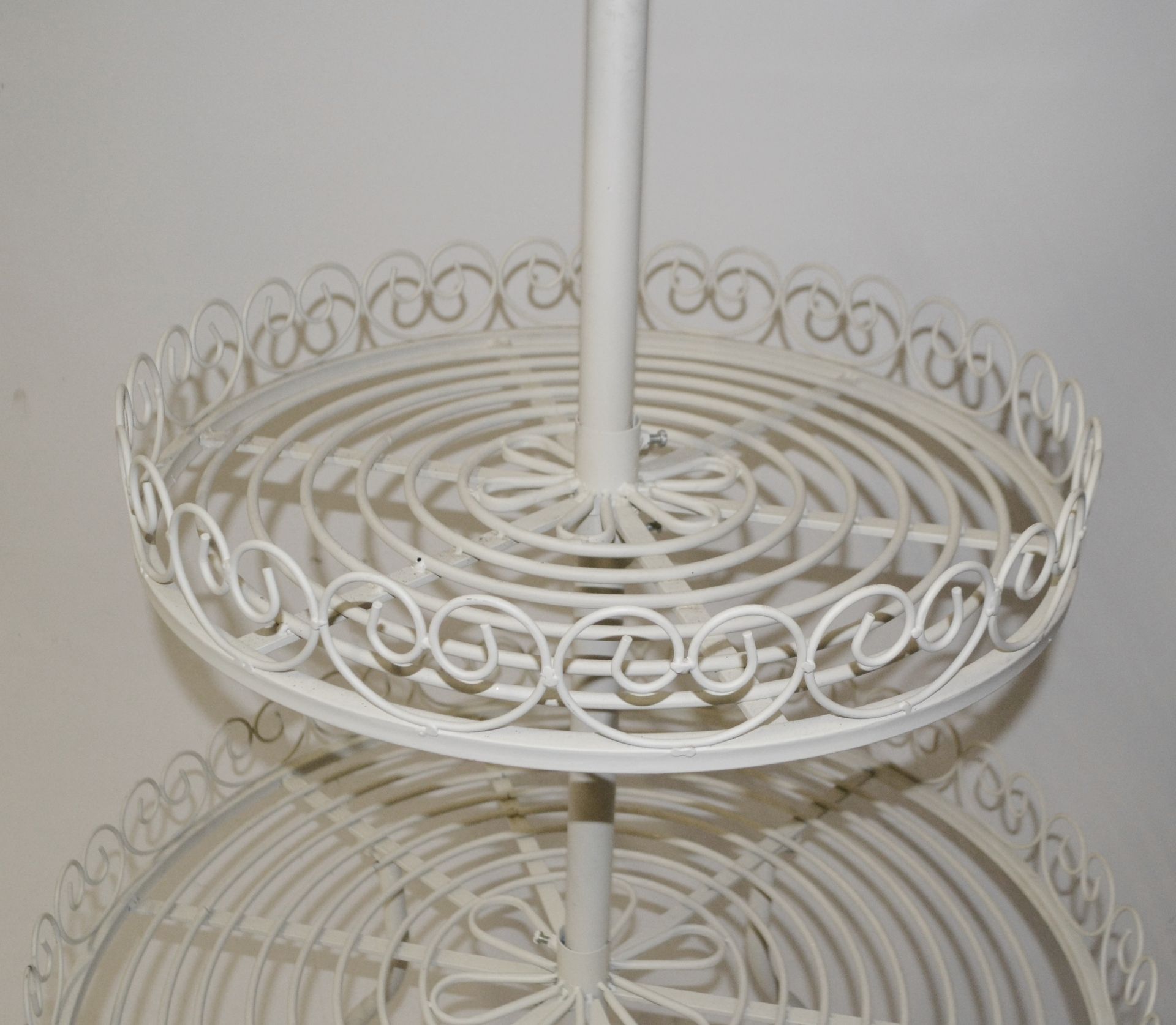 1 x Impressive 3-Tiered Metal Carousel Retail Display Rack In Cream - Location: Altrincham WA14 - Image 3 of 5