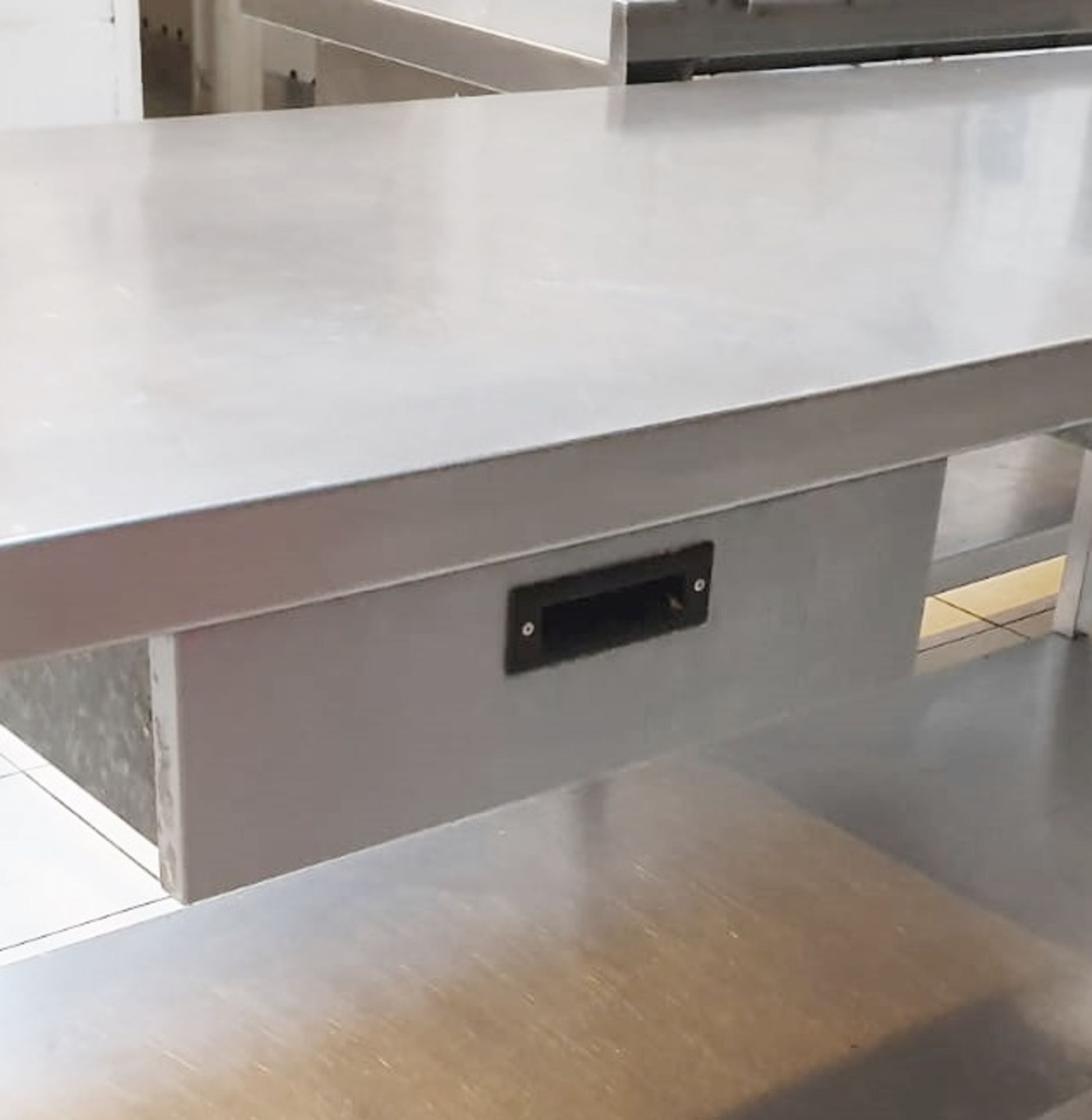 1 x Stainless Steel Prep Table With Upstand And Bottom Shelf **£5 Start - No Reserve** - Bild 2 aus 2