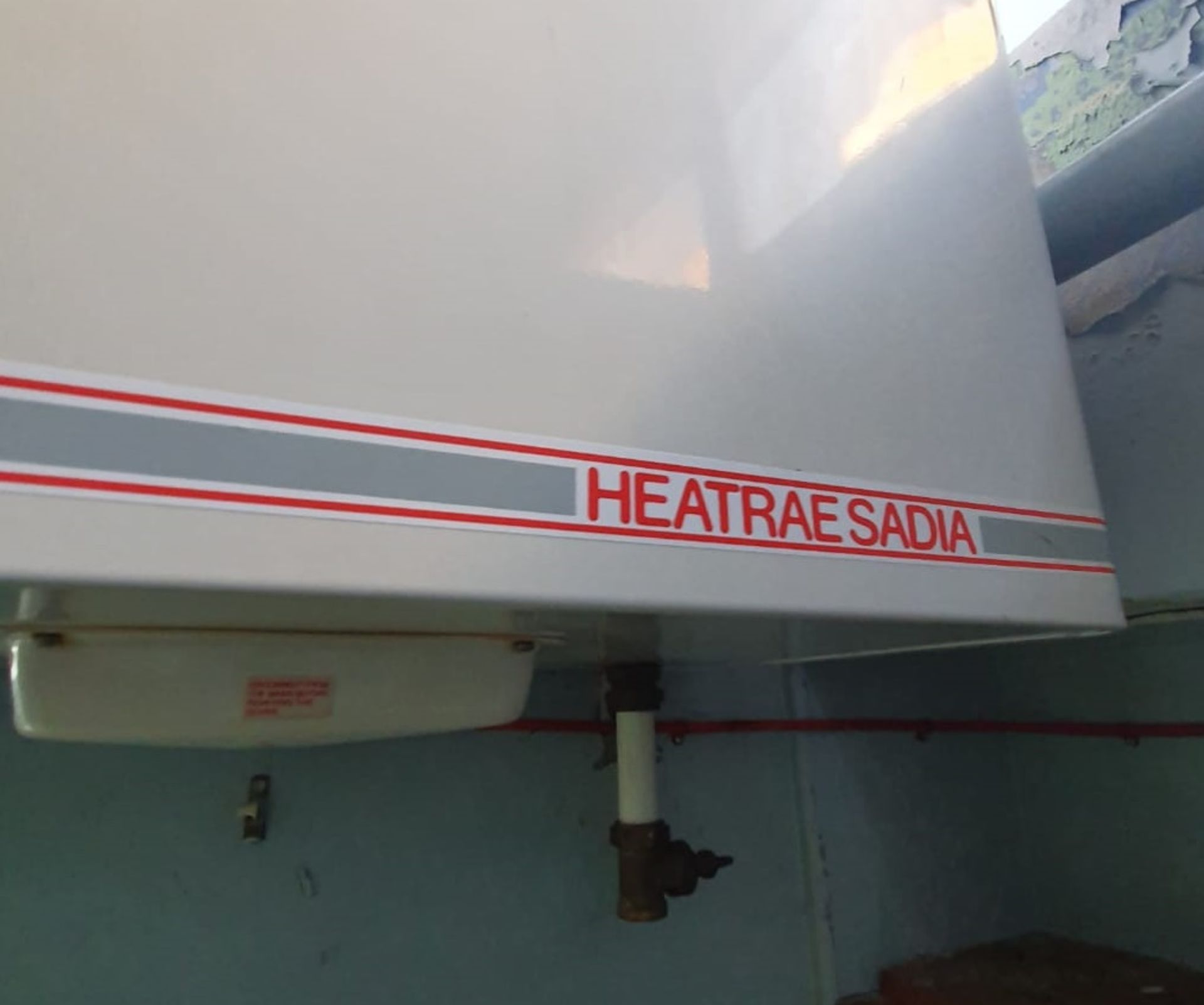 1 x Heatrae Sadia Hot Water Tank - 12.5 Litres - 240v - CL483 - Location: Folkestone - Image 2 of 4