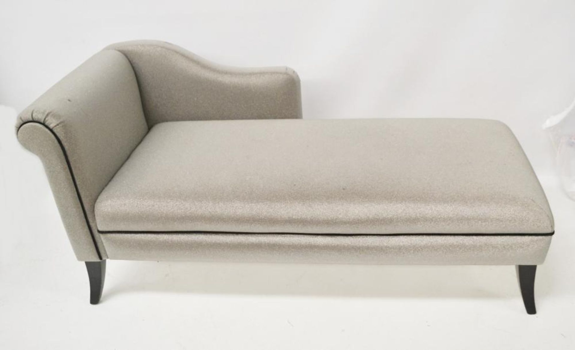 1 x Chaise Lounge Chair Finished In Silver Glitter - Ref: BLT376 - CL380 - NO VAT ON THE HAMMER -