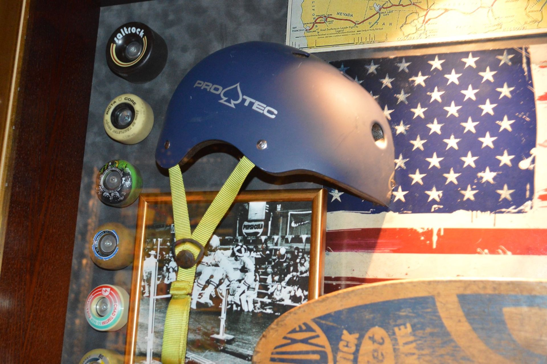 1 x Americana Wall Mounted Illuminated Display Case - SKATEBOARDING - Includes Various Images, - Image 6 of 8