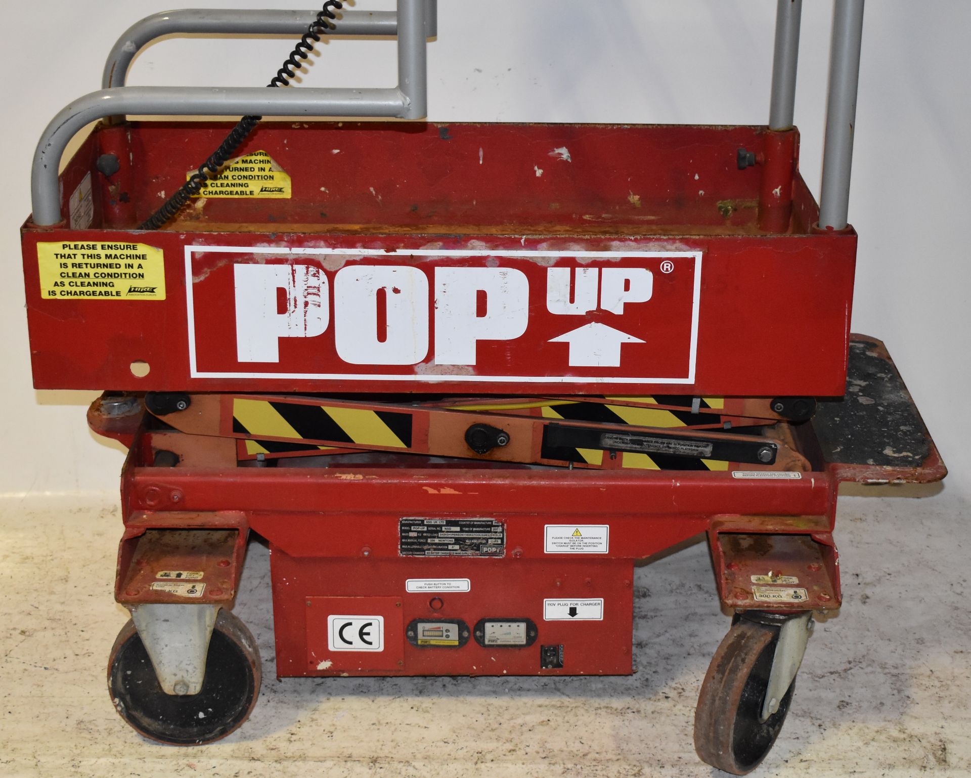 1 x Mobile Pop-Up Scissor Lift - Weight Capacity 300kg - Platform Base Max Height 161 cms - Tested - Image 4 of 9