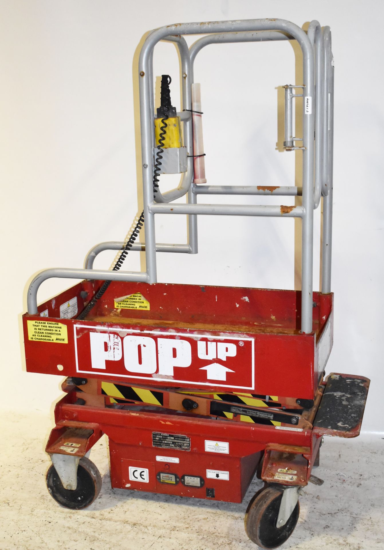 1 x Mobile Pop-Up Scissor Lift - Weight Capacity 300kg - Platform Base Max Height 161 cms - Tested - Image 3 of 9