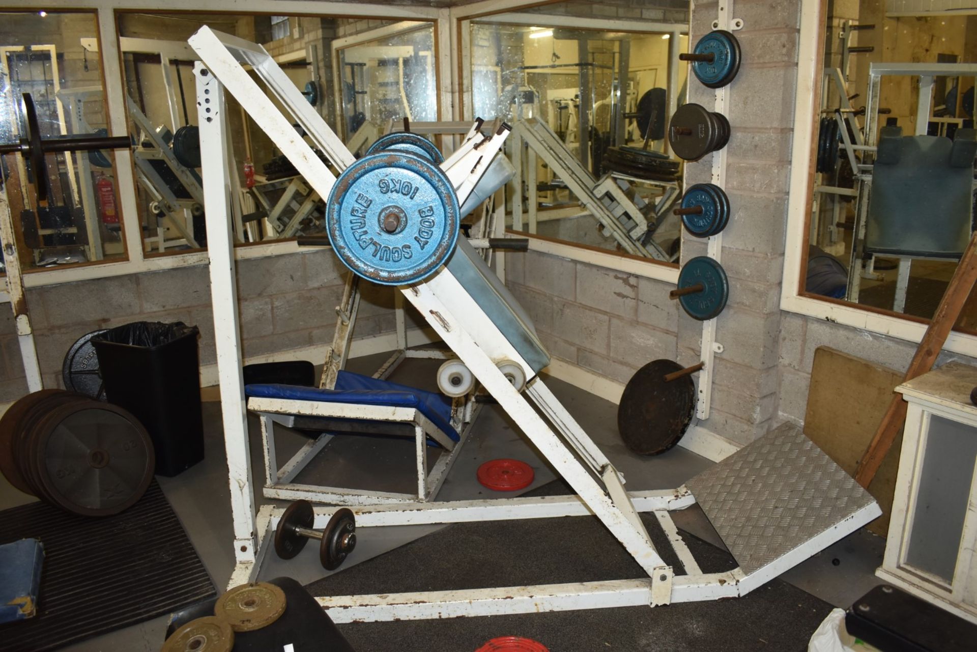 Contents of Bodybuilding and Strongman Gym - Includes Approx 30 Pieces of Gym Equipment, Floor Mats, - Image 20 of 31
