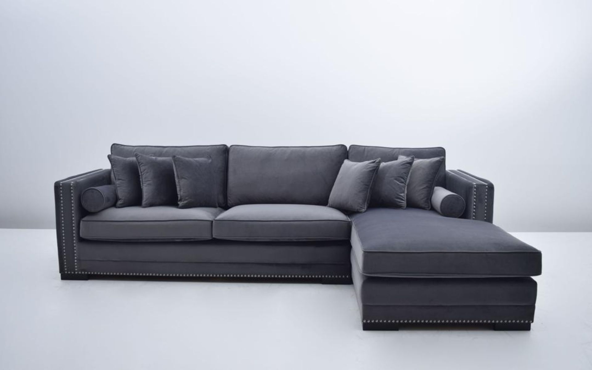 1 x HOUSE OF SPARKLES 'Lorenzo' Right-Handed Luxury Corner Sofa - Richly Upholstered In Dark Grey