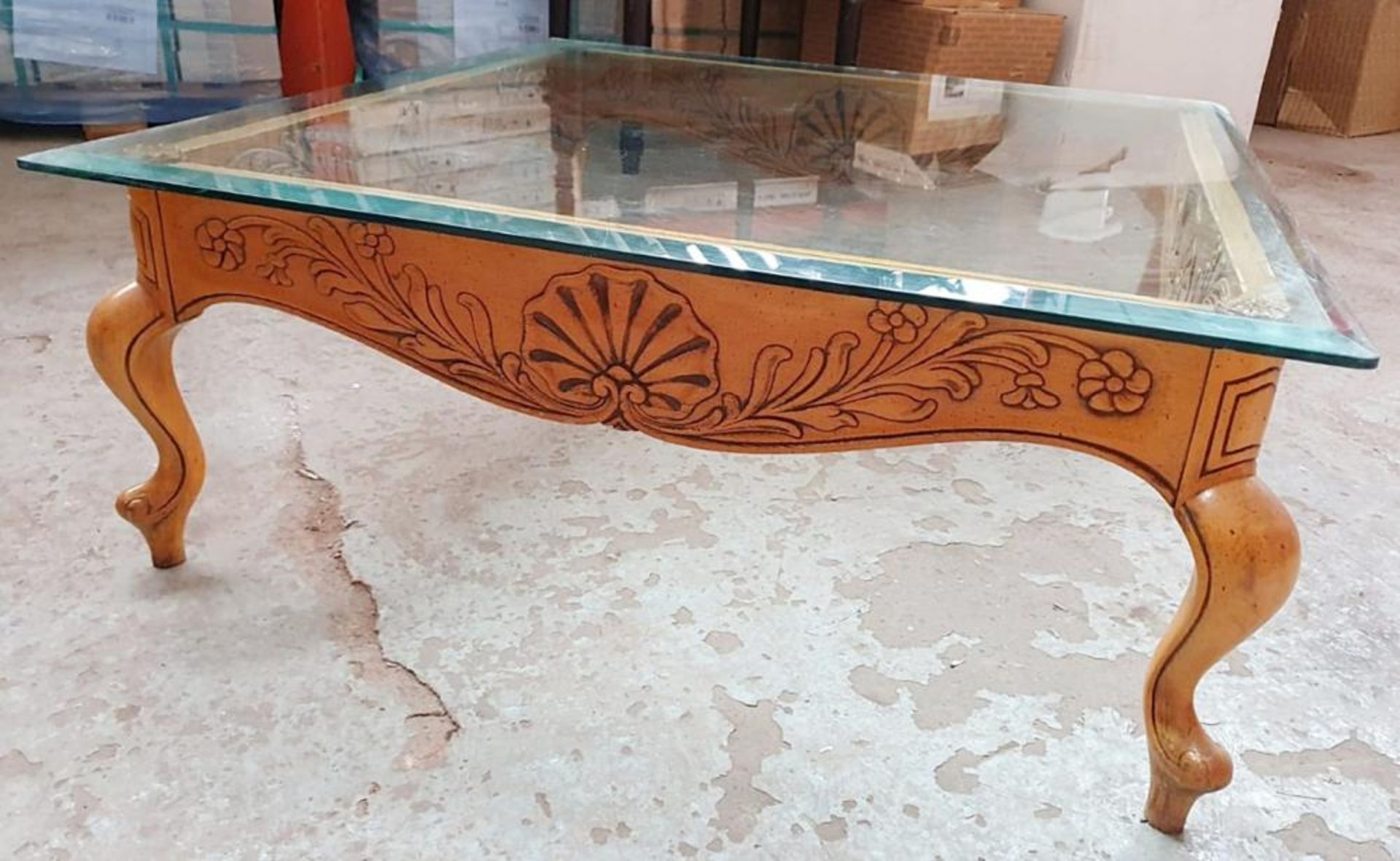 1 x Ornate Glass Topped Coffee Table Featuring Floral Motifs To The Sides - Dimensions: W105 x D105 - Bild 3 aus 5