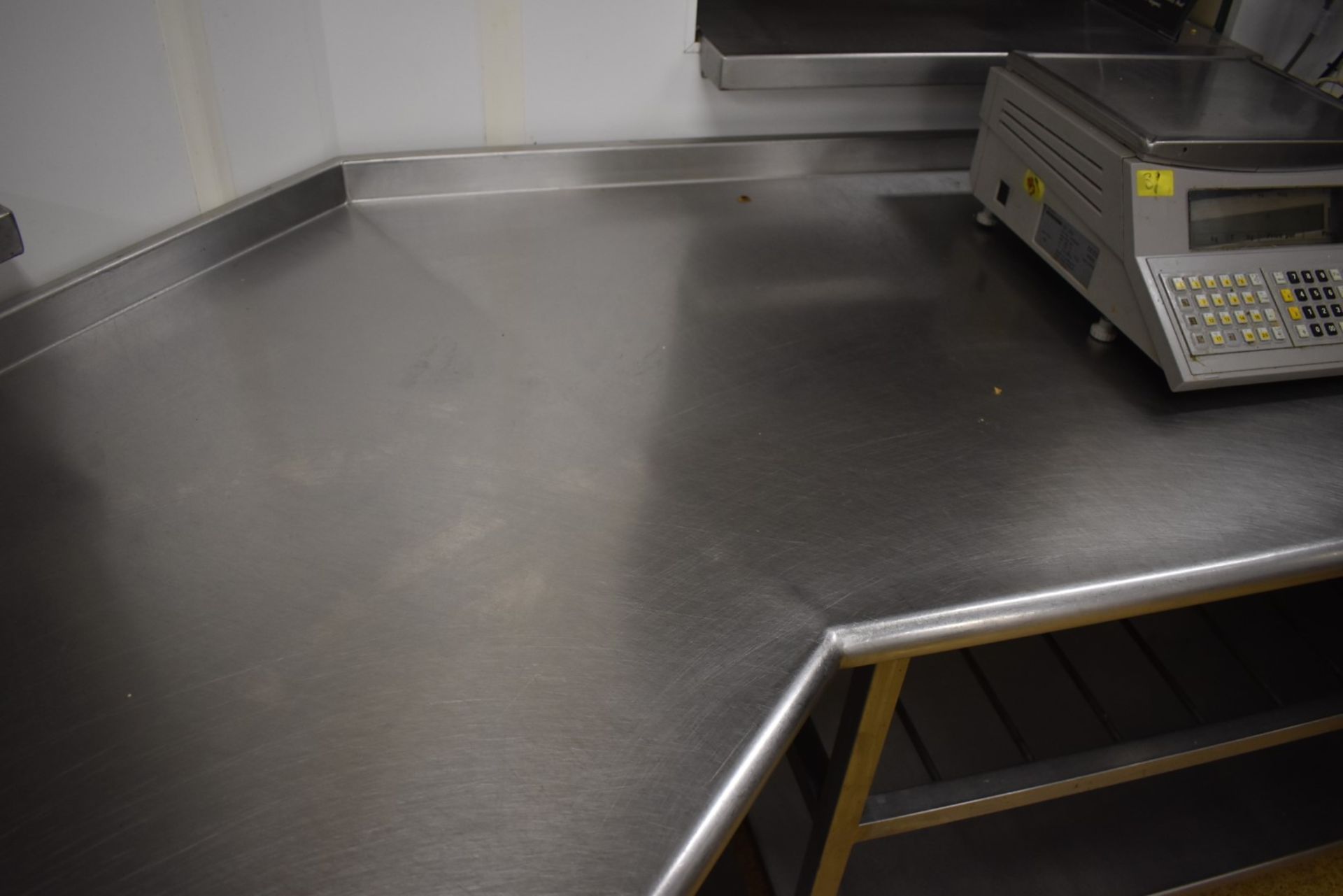 1 x Large Stainless Steel Corner Shaped Prep Table on Castors With Upstand, Undershelf, Tray Rails - Image 4 of 6