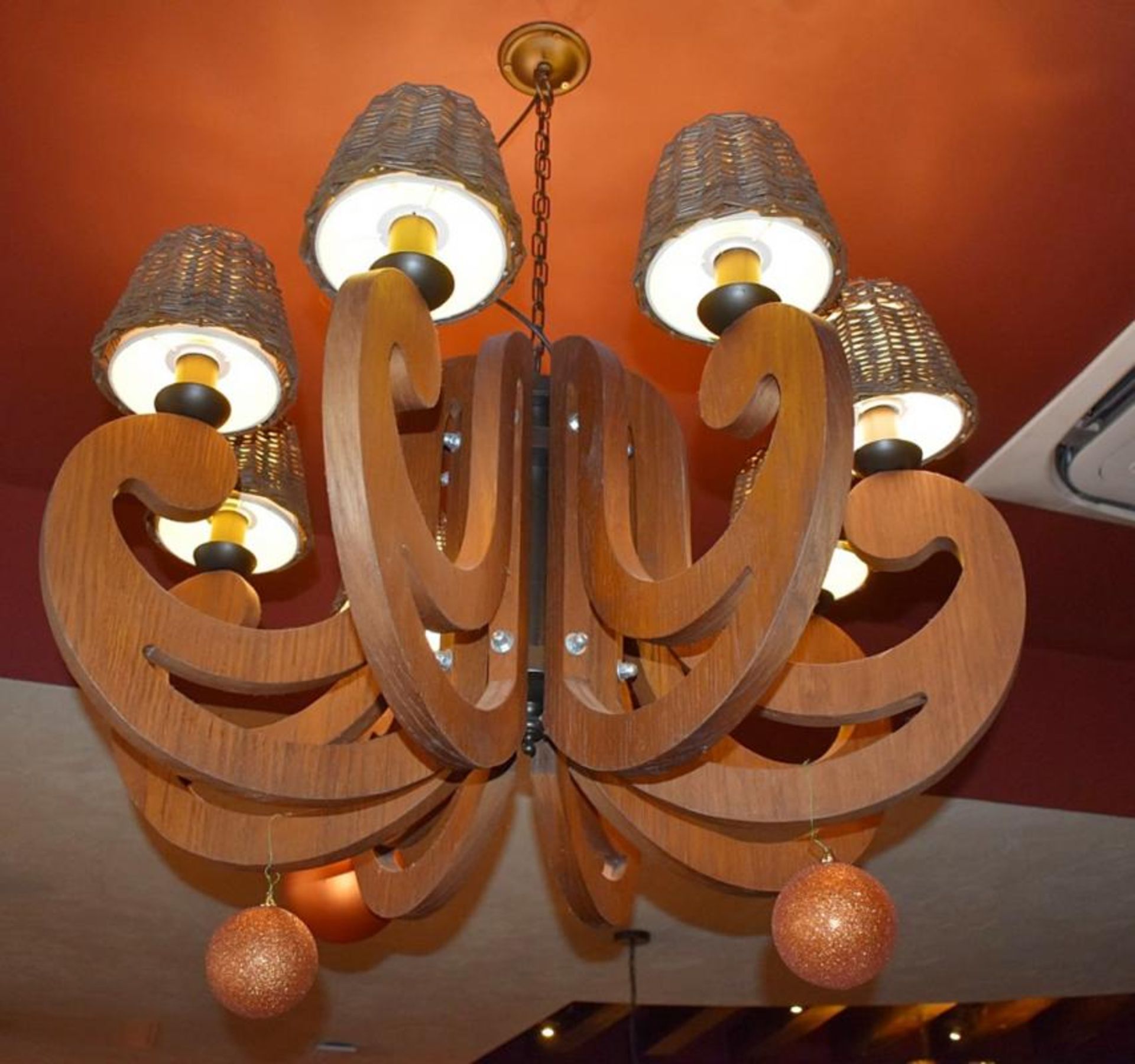 1 x Large Artisan Wooden Candelabra 8 Light Chandelier With Rustic Basket Shades - Dimensions: Diame - Bild 3 aus 7