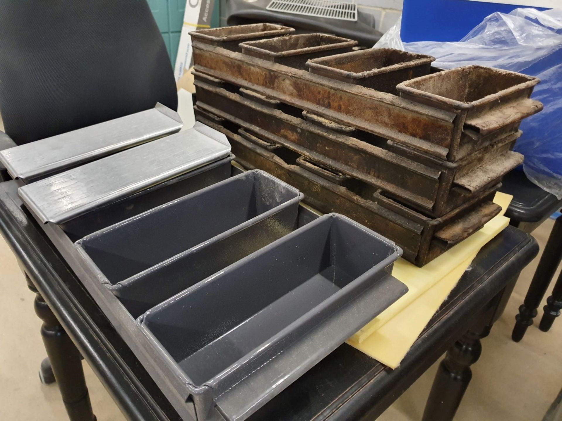 4 x Oven Prover Trays With Loaf Tins - Ref PA - CL463 - Location: Altrincham WA14