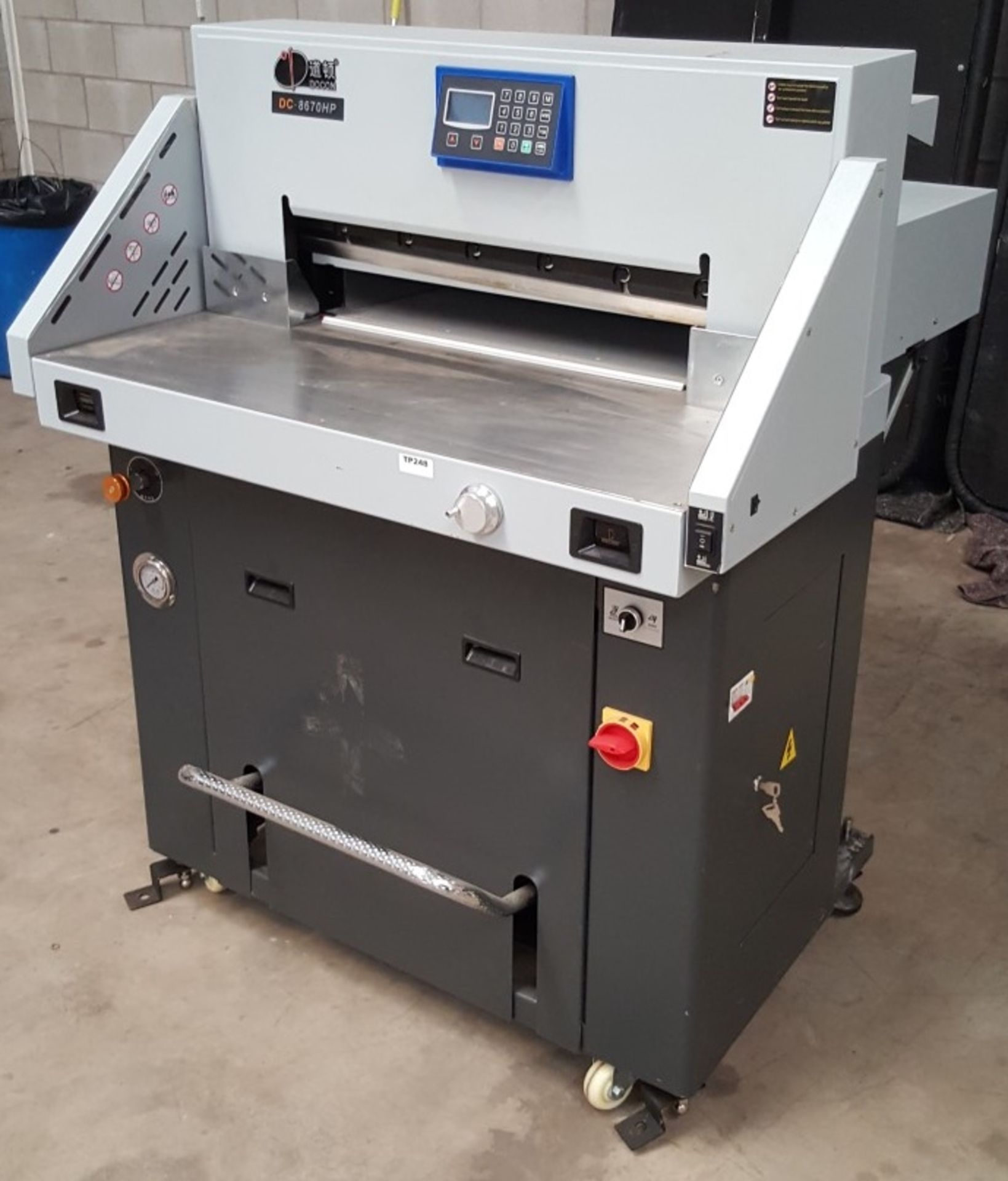 1 x Docon DC-8670HP Hydraulic Paper Guillotine - Heavy Duty Paper Cutting Machine - Image 2 of 10