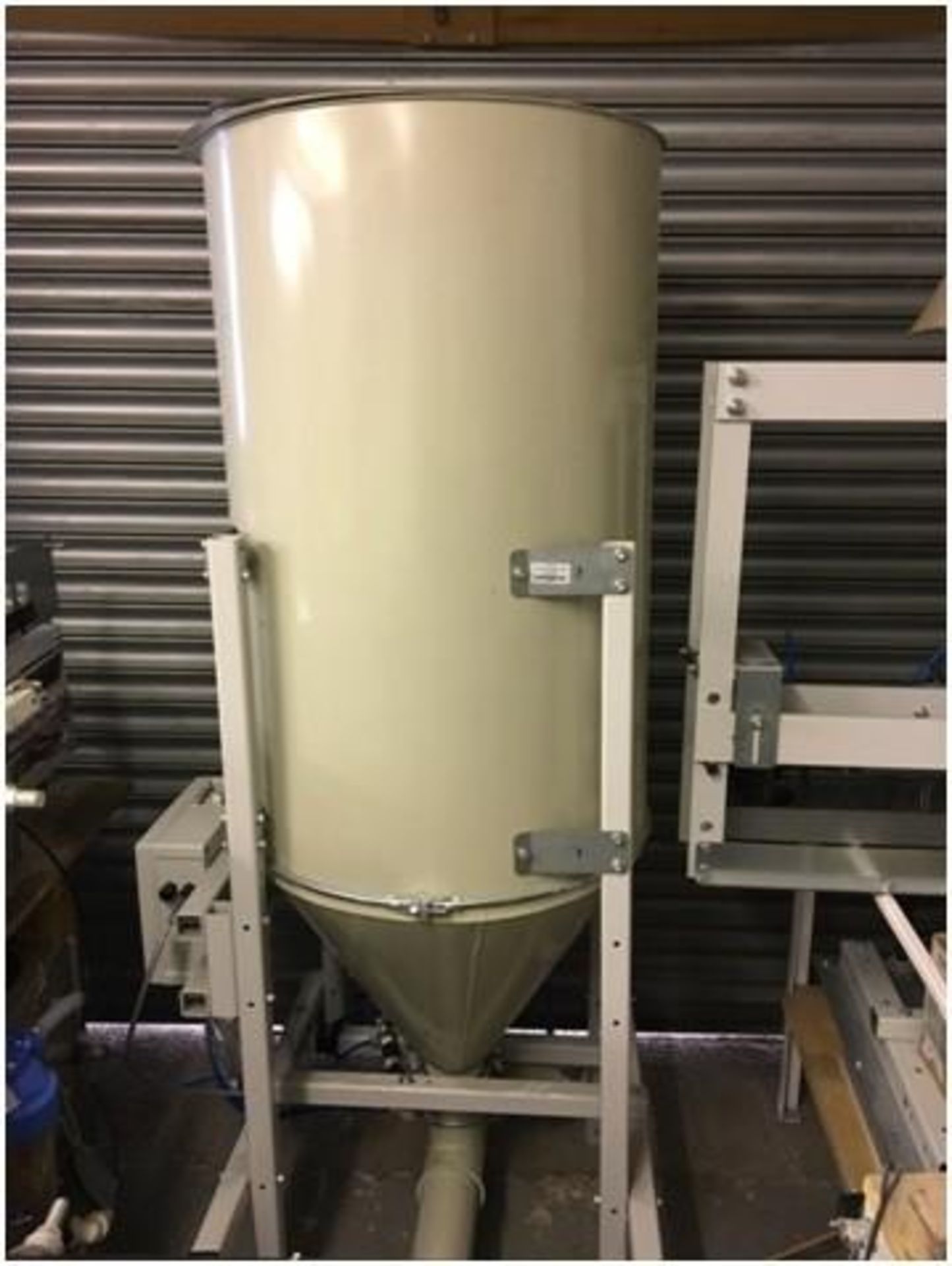 1 x Powder Hopper With Powder Pump (Q5009254) - Ref: QUAN 000037 - CL388 - Location: Bolton BL1