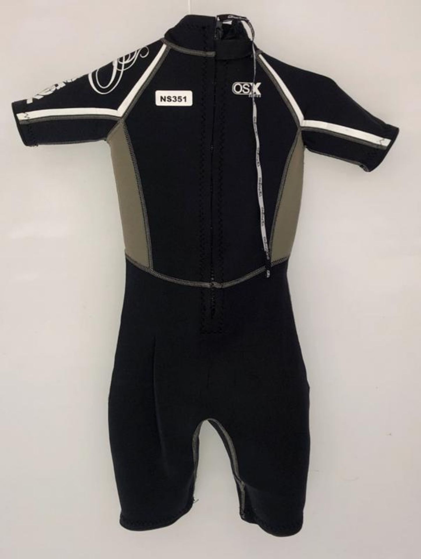 3 x Junior Wetsuit's - Ref: NS349, NS351, NS347 - CL349 - Location: Altrincham WA14 - Used In Good C - Image 8 of 10