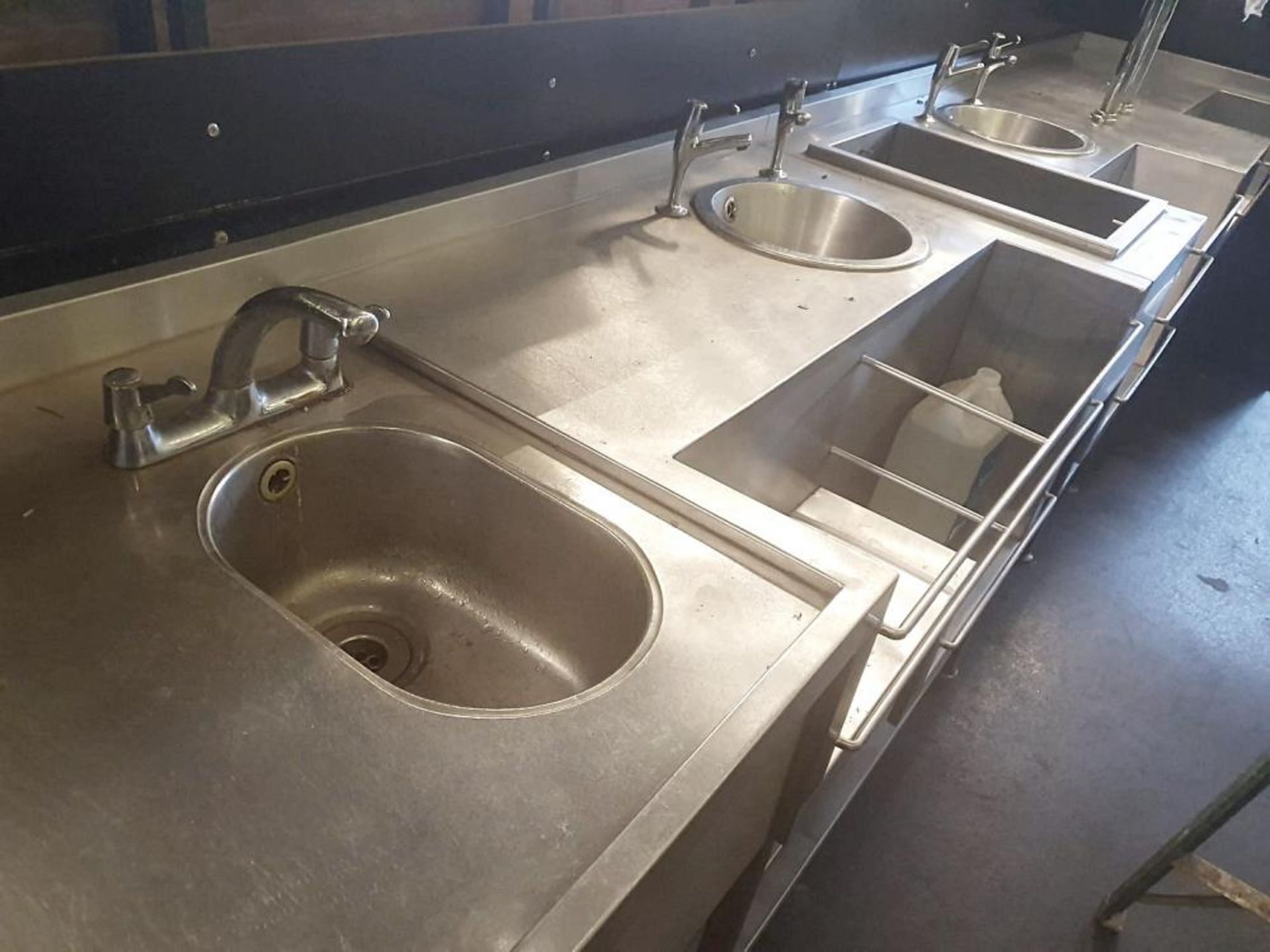 1 x Stainless Steel Back Bar - Features Hand Basins, Ice Wells With Bottle Speed Rails and More - Di - Image 5 of 10