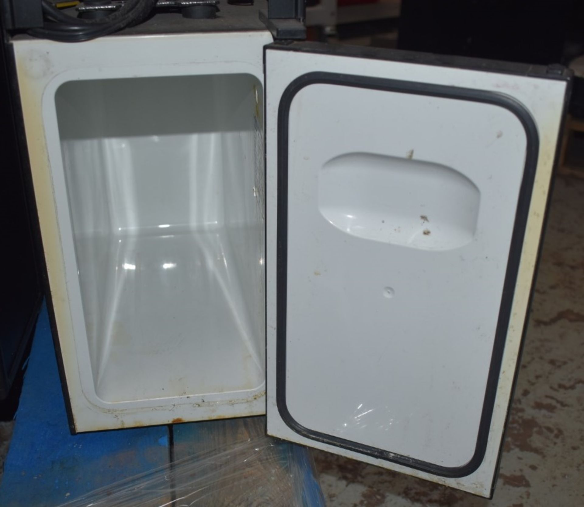 10 x Vitrifrigo FG12 Milk Fridges For Coffee Machines - All Removed From Working Environments - - Image 3 of 9