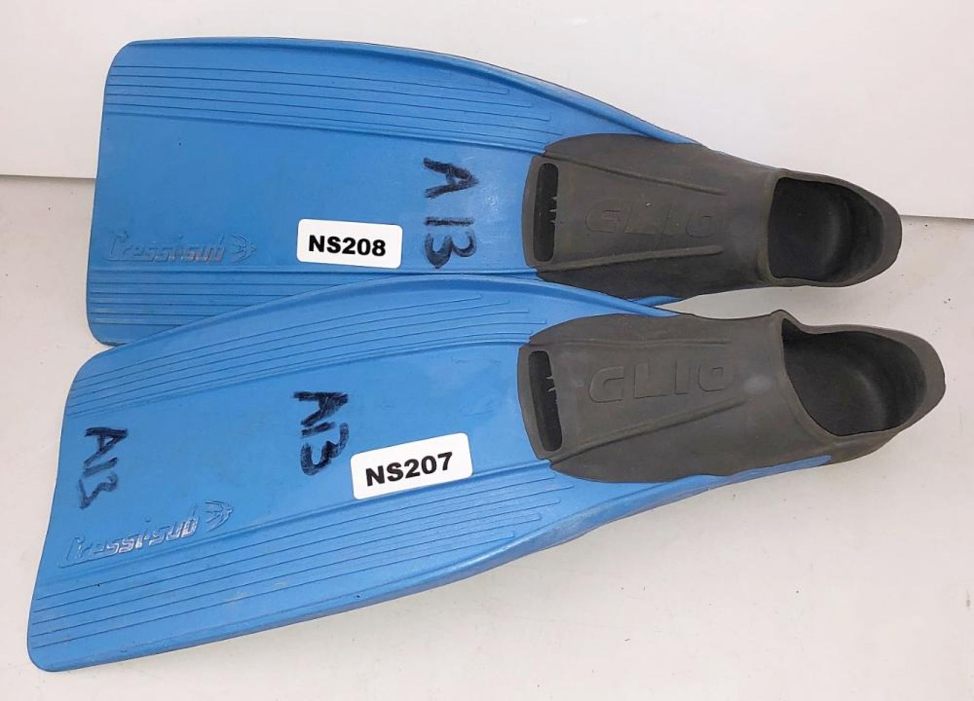 A Pair Of Sky Blue Clio Cressi-Sub Junior Diving Fins - Ref: NS207, NS208 - CL349 - Location: Altrin