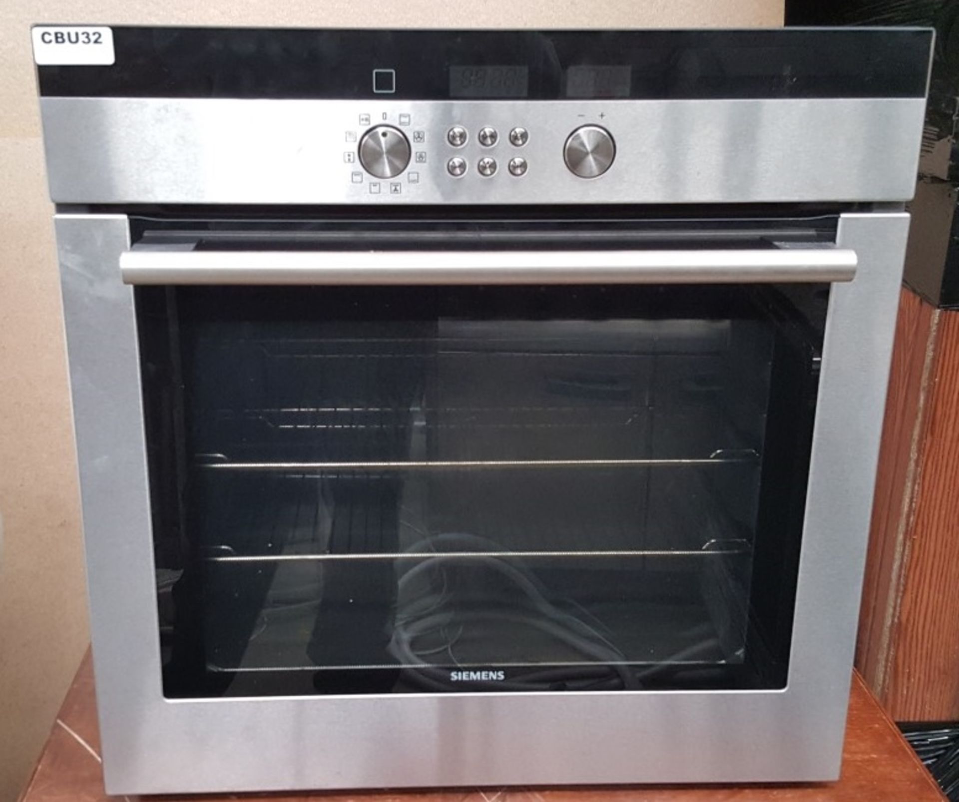 1 x Siemens HB750550B 60cm Built-in PyroKlean Single Oven - Ref CBU32 - NO VAT ON HAMMER