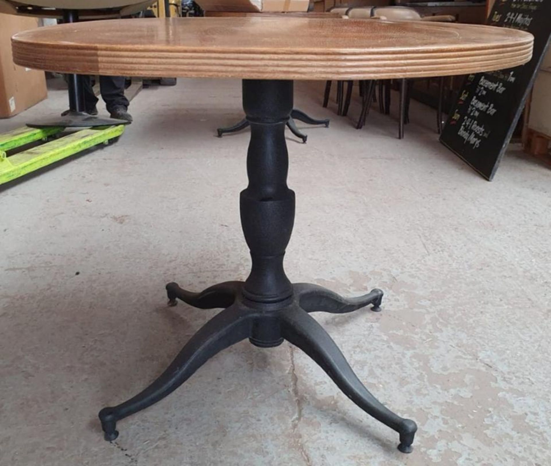 A Pair Of Oval Wood Topped Bistro Tables With Ornate Matal Bases - Taken From A City Centre Bar & Re - Bild 3 aus 5