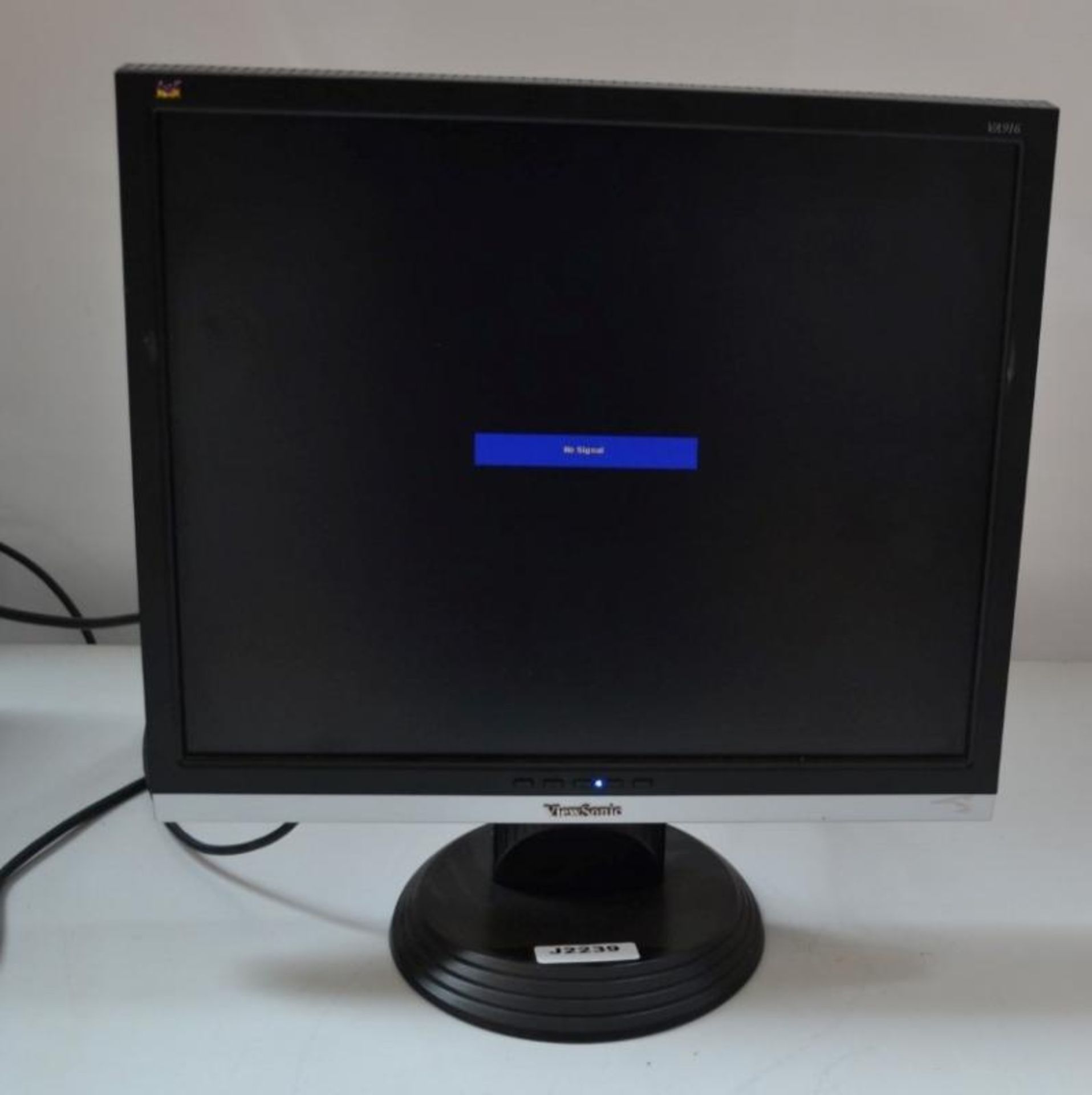 1 x ViewSonic VA916 19" LCD PC Monitor - Ref J2239 - CL394 - Location: Altrincham WA14 - HKPal2