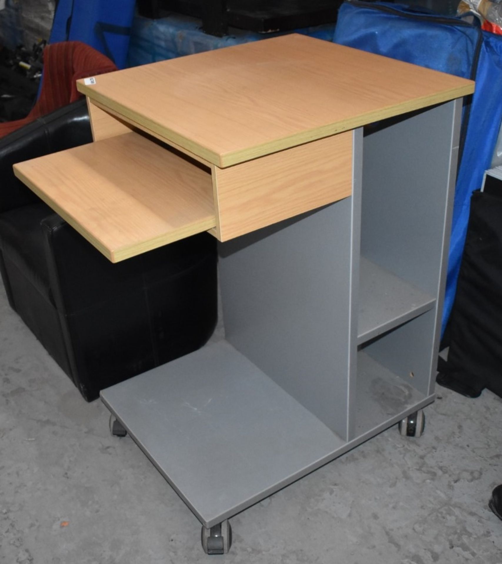 1 x Mobile Office Desk / Lecturn - H95 x W60 x D60 cms - Ref BLT499 - CL011 - Location: Altrincham