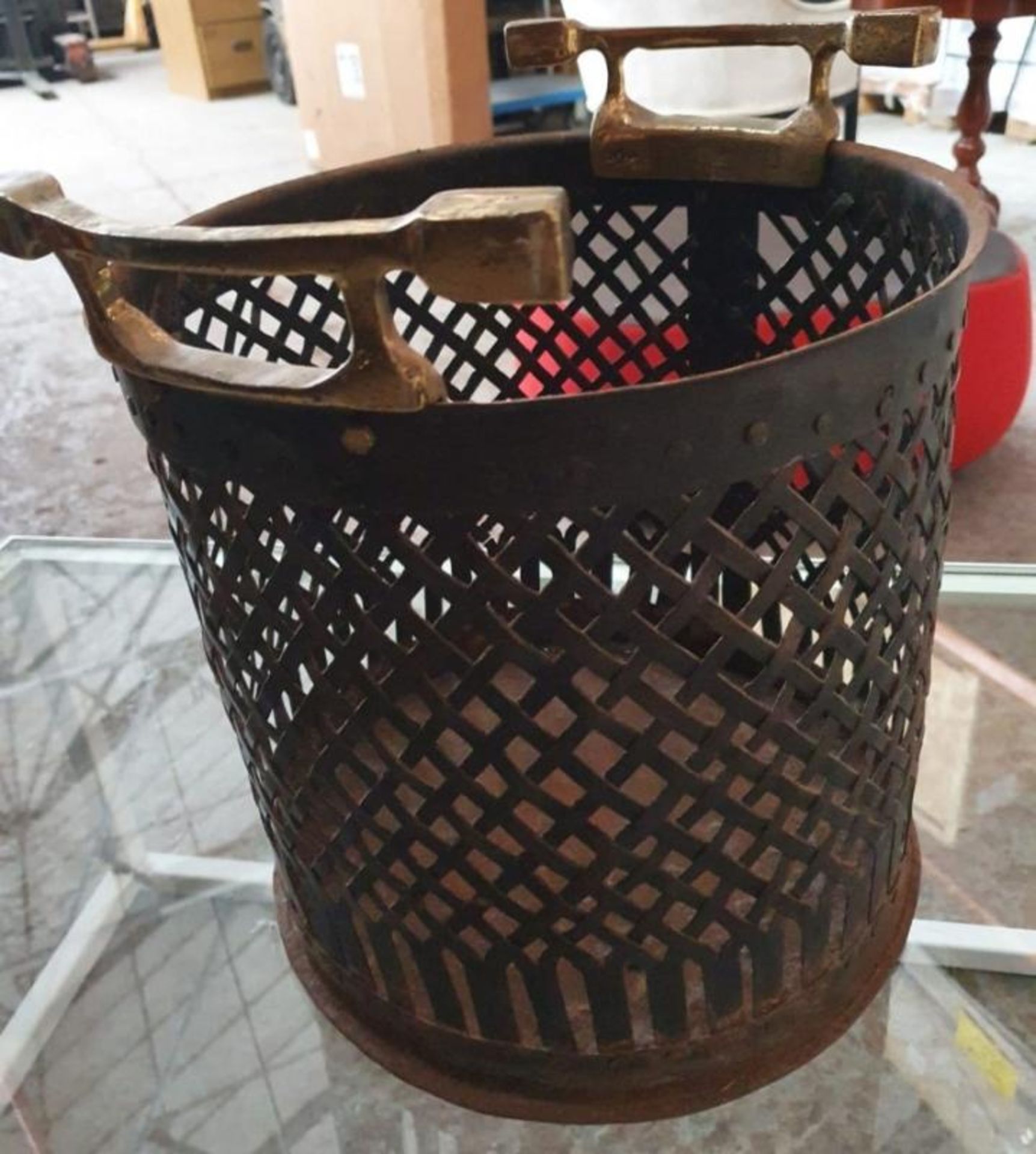 1 x Coal Basket Featuring Metal Latticework - Recently Taken From A London City Centre Restaurant - - Bild 2 aus 2