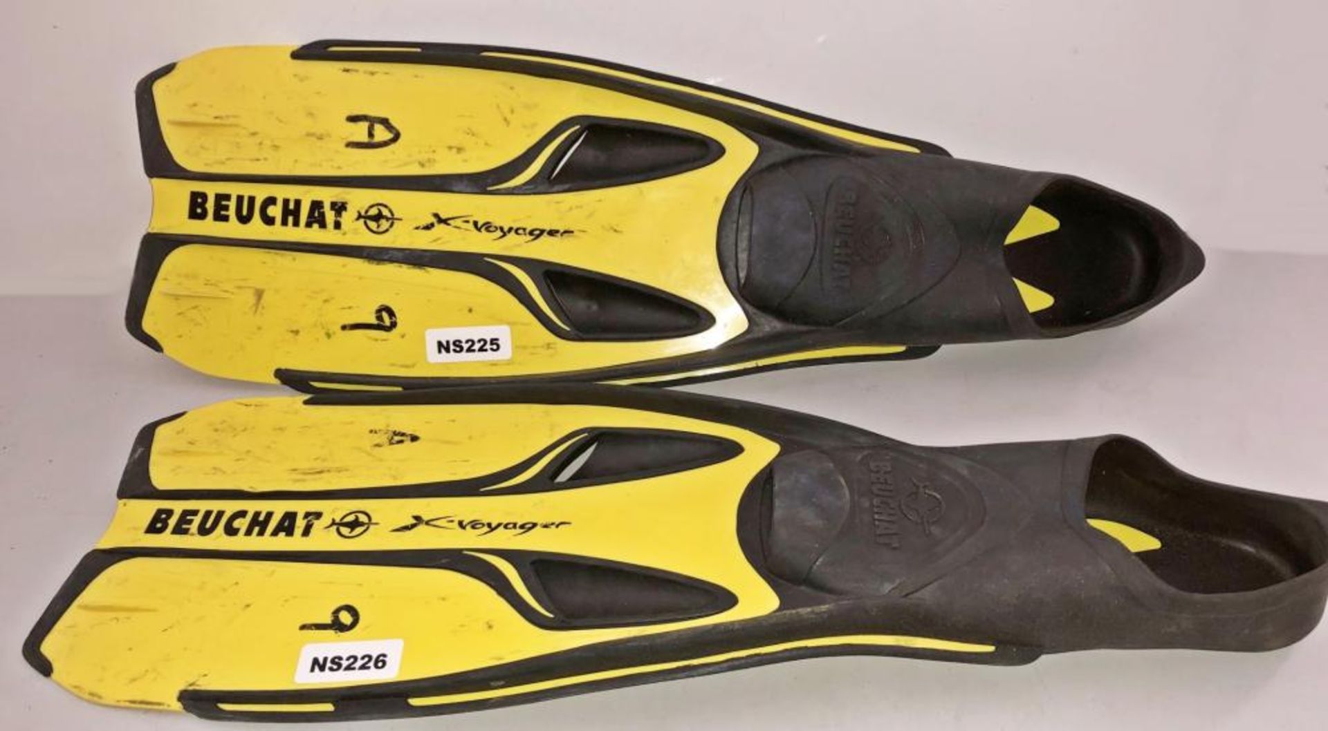 2 x Pairs Of Size 8-9 Diving Fins - Ref: NS169, NS170, NS225, NS226 - CL349 - Location: Altrincham W - Image 4 of 10