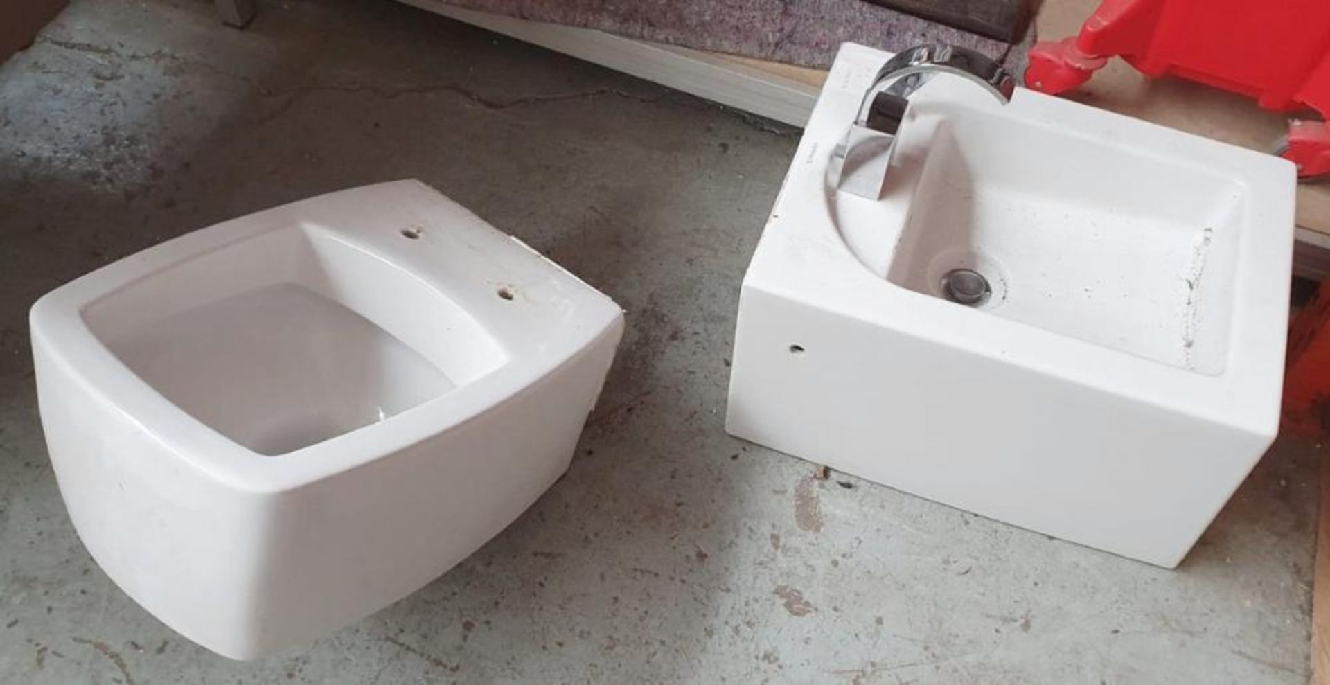 2 x Items Of Luxury Sanitary Ware - Recently Taken From An Exclusive Cheshire Property - Low Start,