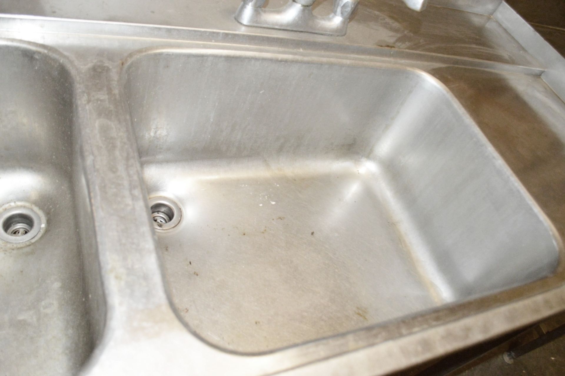 1 x Commercial Stainless Steel Double Bowl Wash Station Catering Sink With Spray Arm And Hand Basin - Image 5 of 10