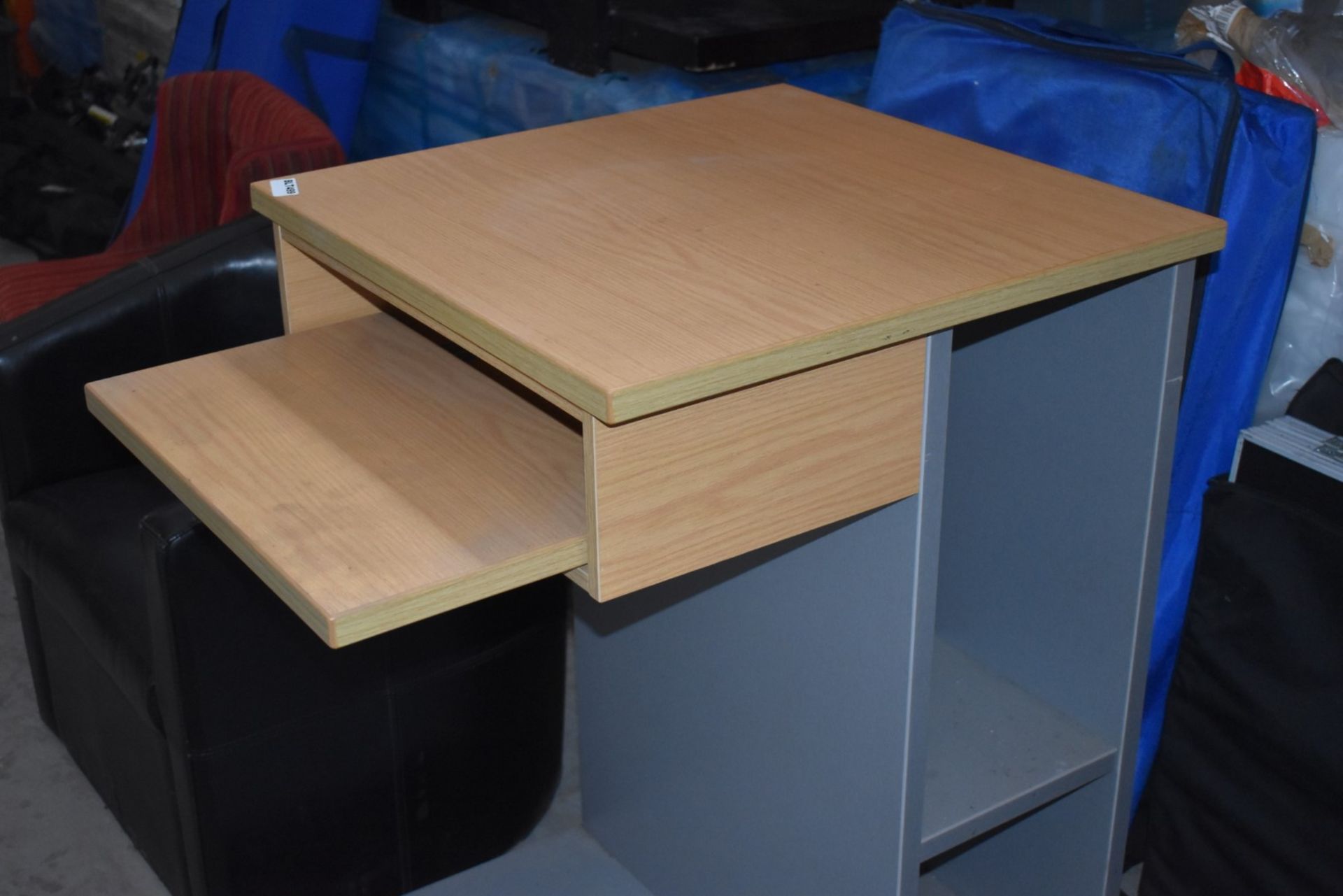 1 x Mobile Office Desk / Lecturn - H95 x W60 x D60 cms - Ref BLT499 - CL011 - Location: Altrincham - Image 3 of 3