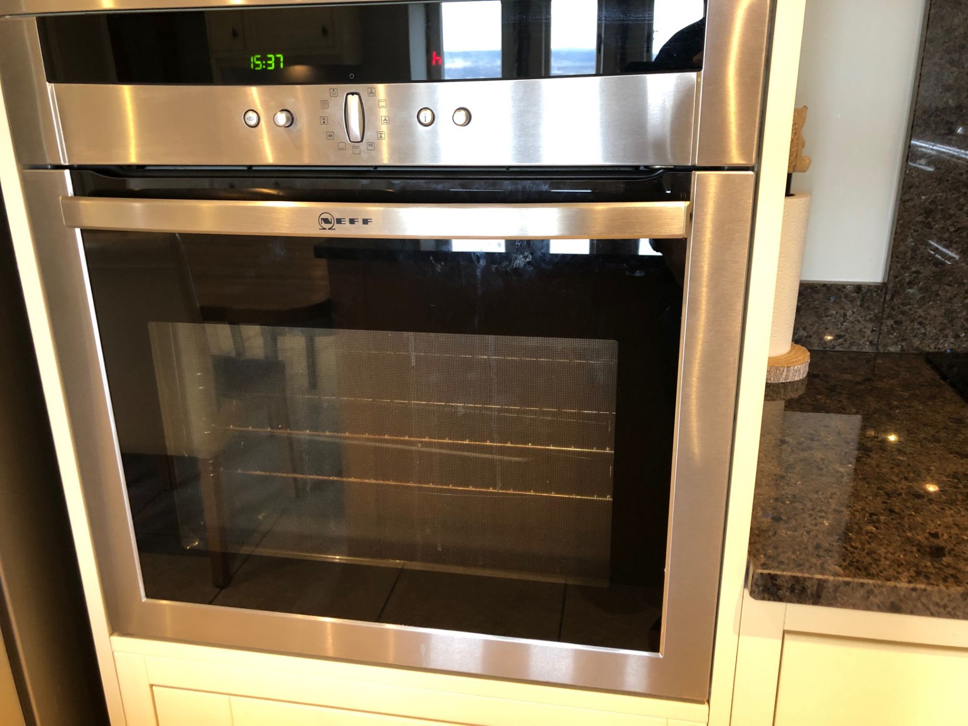 1 x Bespoke Milton Ivory Oak PWS Kitchen with 20mm Granite Worktops and Appliances -  ***NO VAT ON - Image 28 of 65