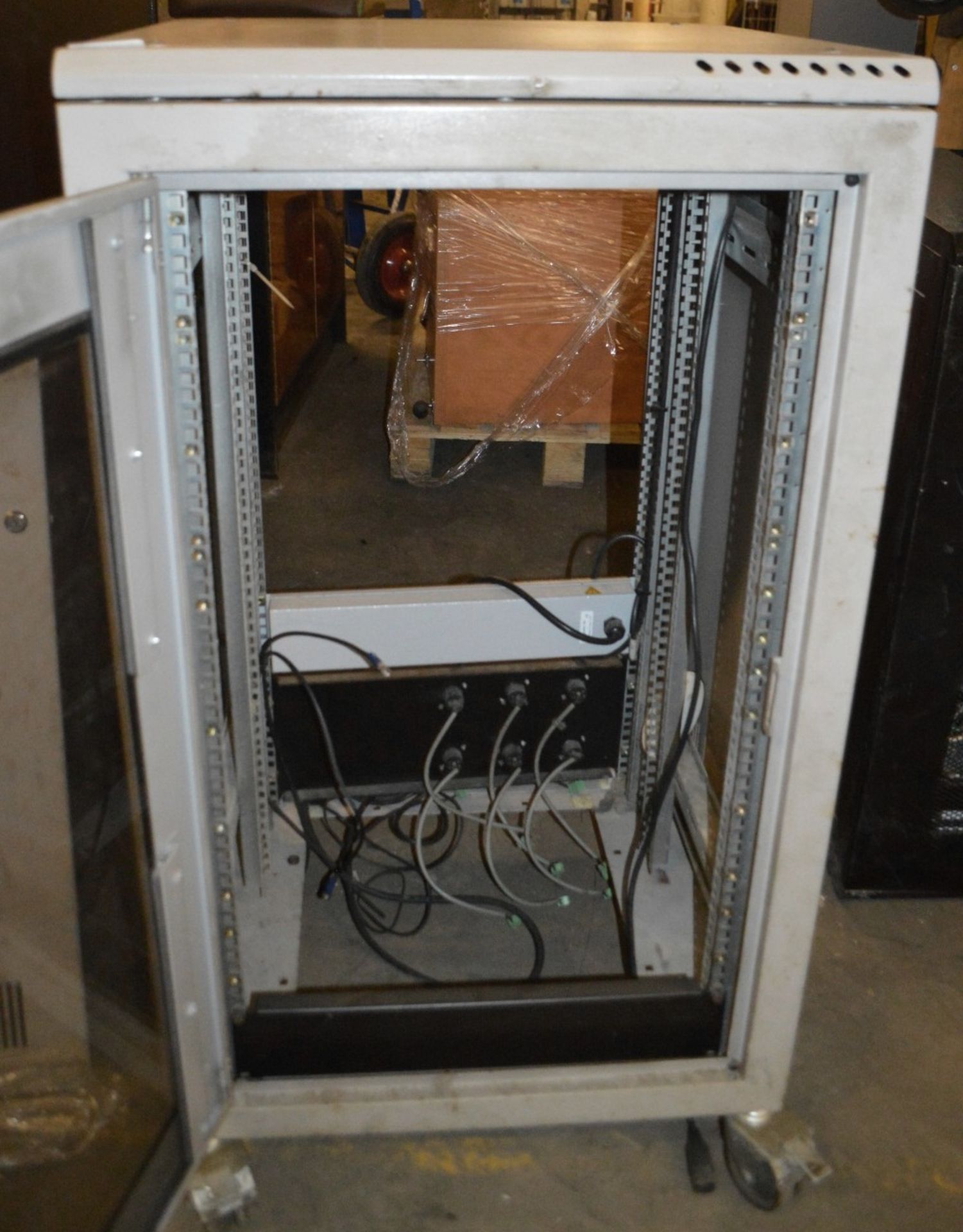 1 x Server Cabinet - Dimensions: 60 x 60 x 110cm - £1 Start, No Reserve - Ref: ma255 - CL011 - Bild 2 aus 6