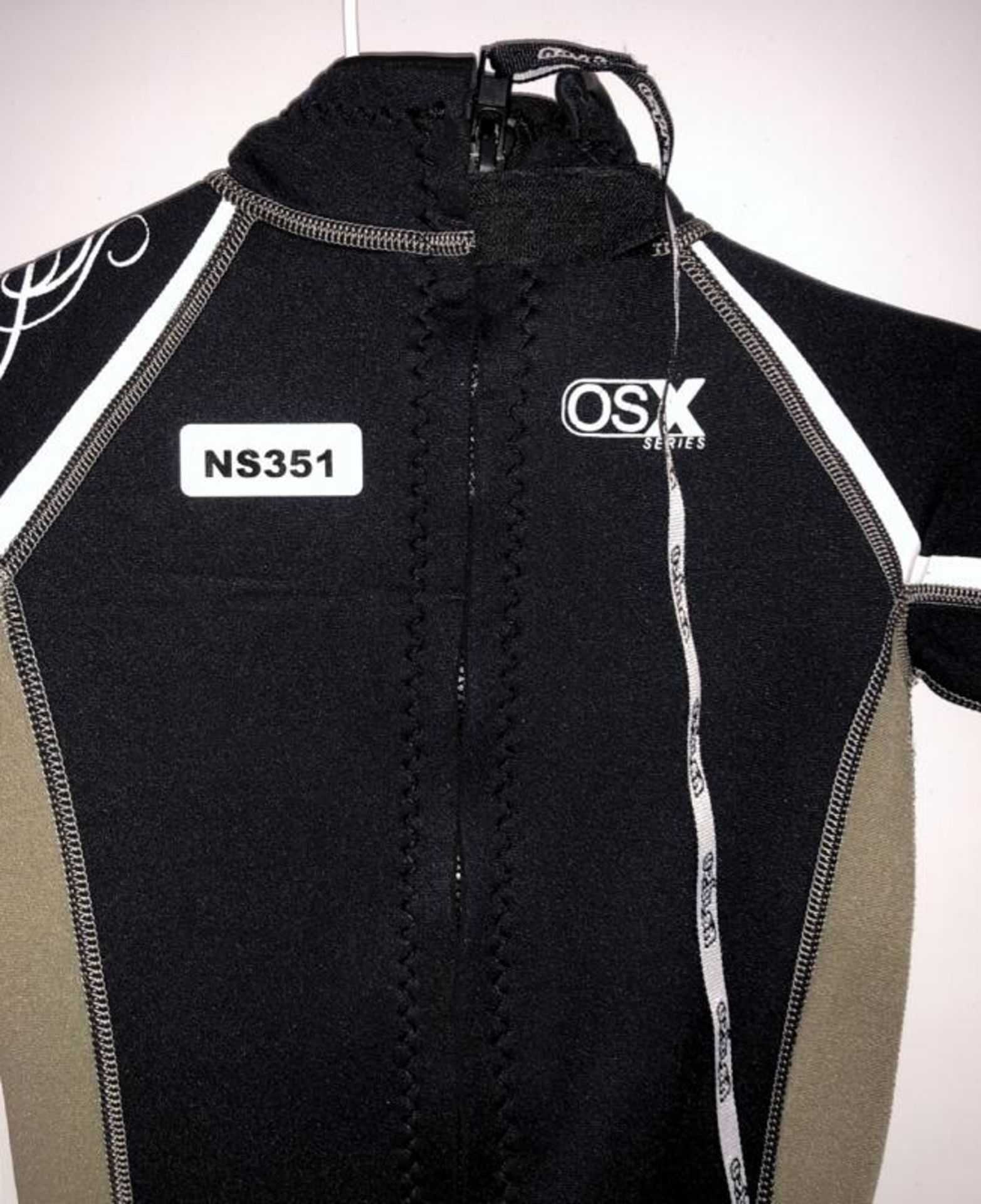 3 x Junior Wetsuit's - Ref: NS349, NS351, NS347 - CL349 - Location: Altrincham WA14 - Used In Good C - Image 5 of 10