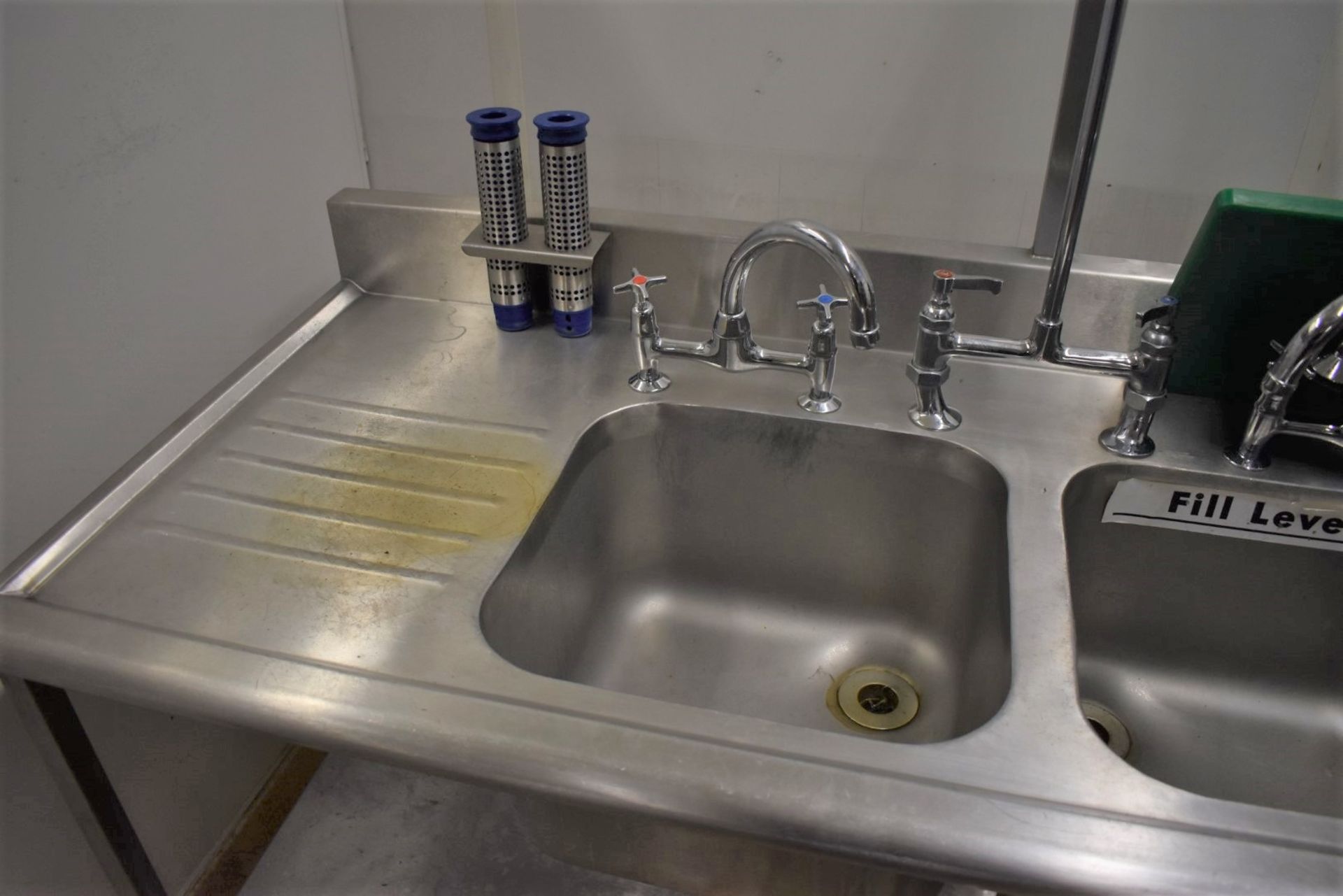1 x Large Stainless Steel Wash Unit With Triple Sink Basins, Hose Rinser Tap, Mixer Taps, Drainer, - Image 2 of 6