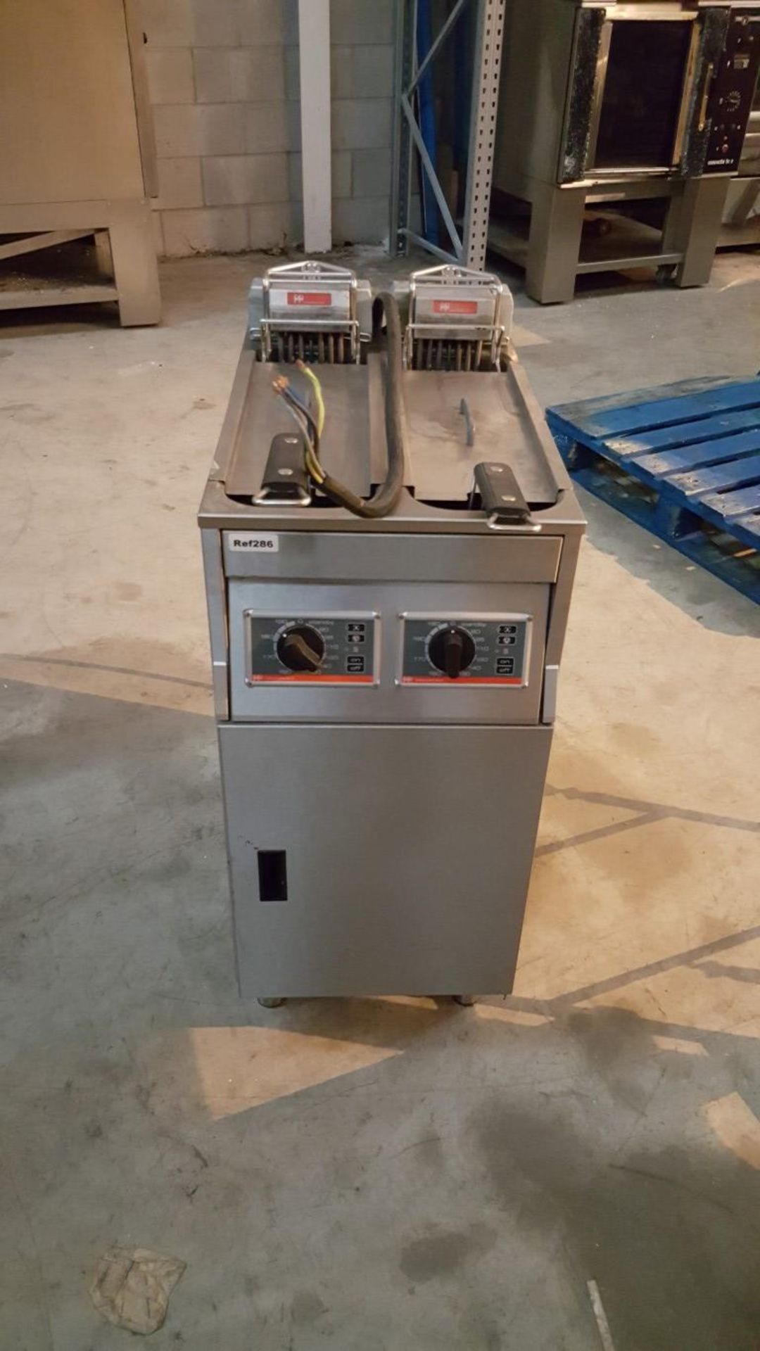 1 x Frifri Basic Twin Basket Free Standing Electric Fryer -CL350 -REF286 -Location: Altrincham WA14