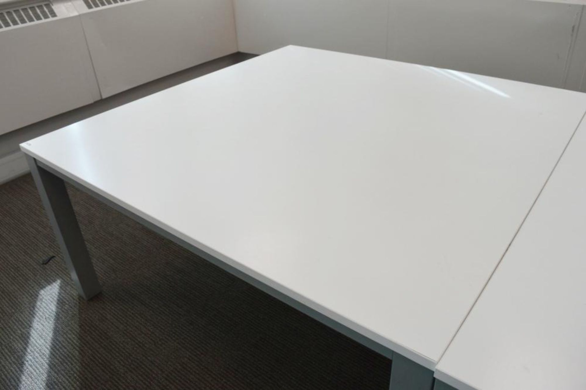 1 x Boardroom Meeting Table Finished With White Surface and Grey Metal Frame - H74 x L160 x W160 - Bild 2 aus 4