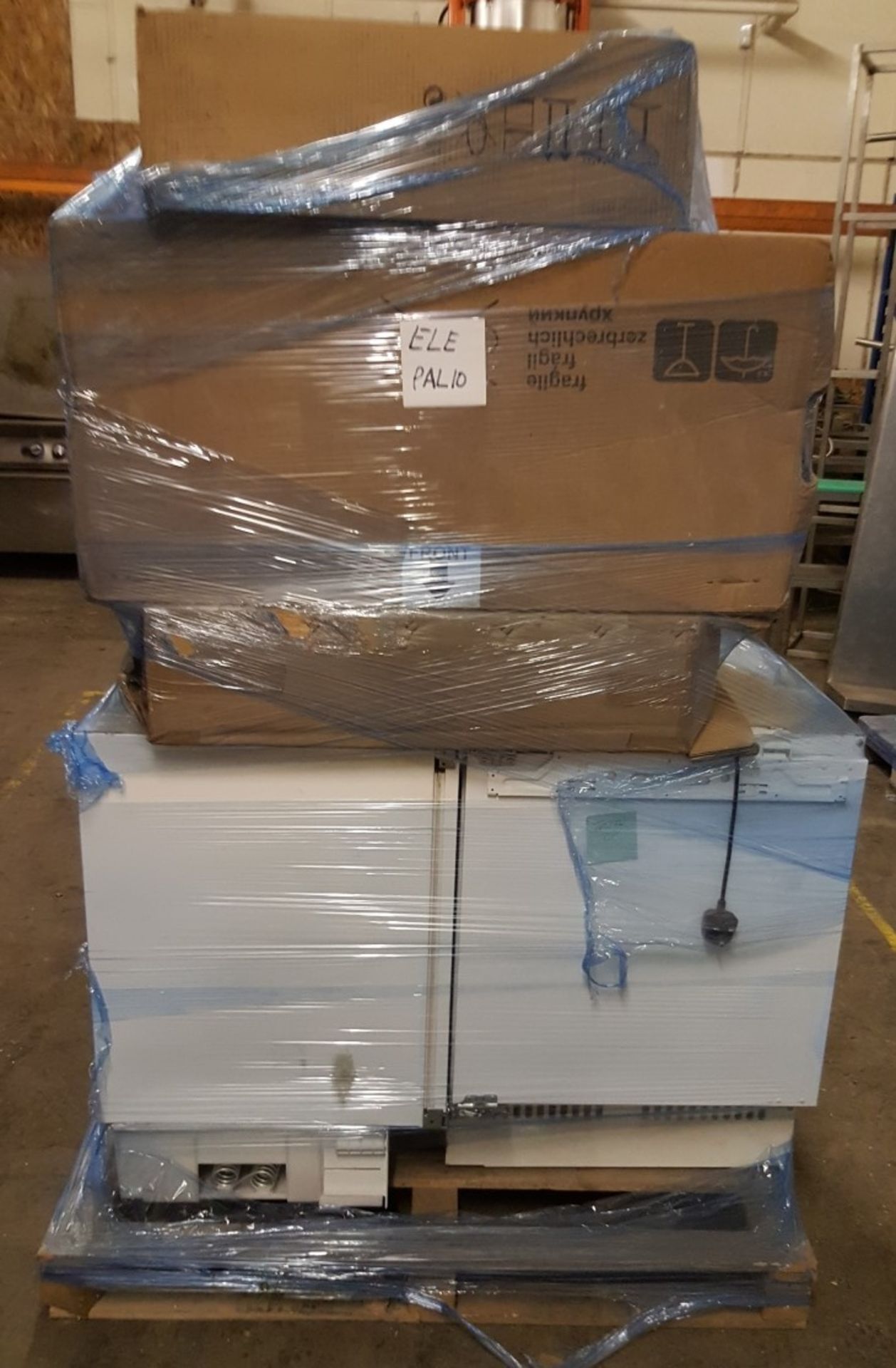 1 x Assorted Pallet of Domestic Appliances - Includes Freezers, Cooker Hood & More - REF: ELEPAL10 - Bild 11 aus 11