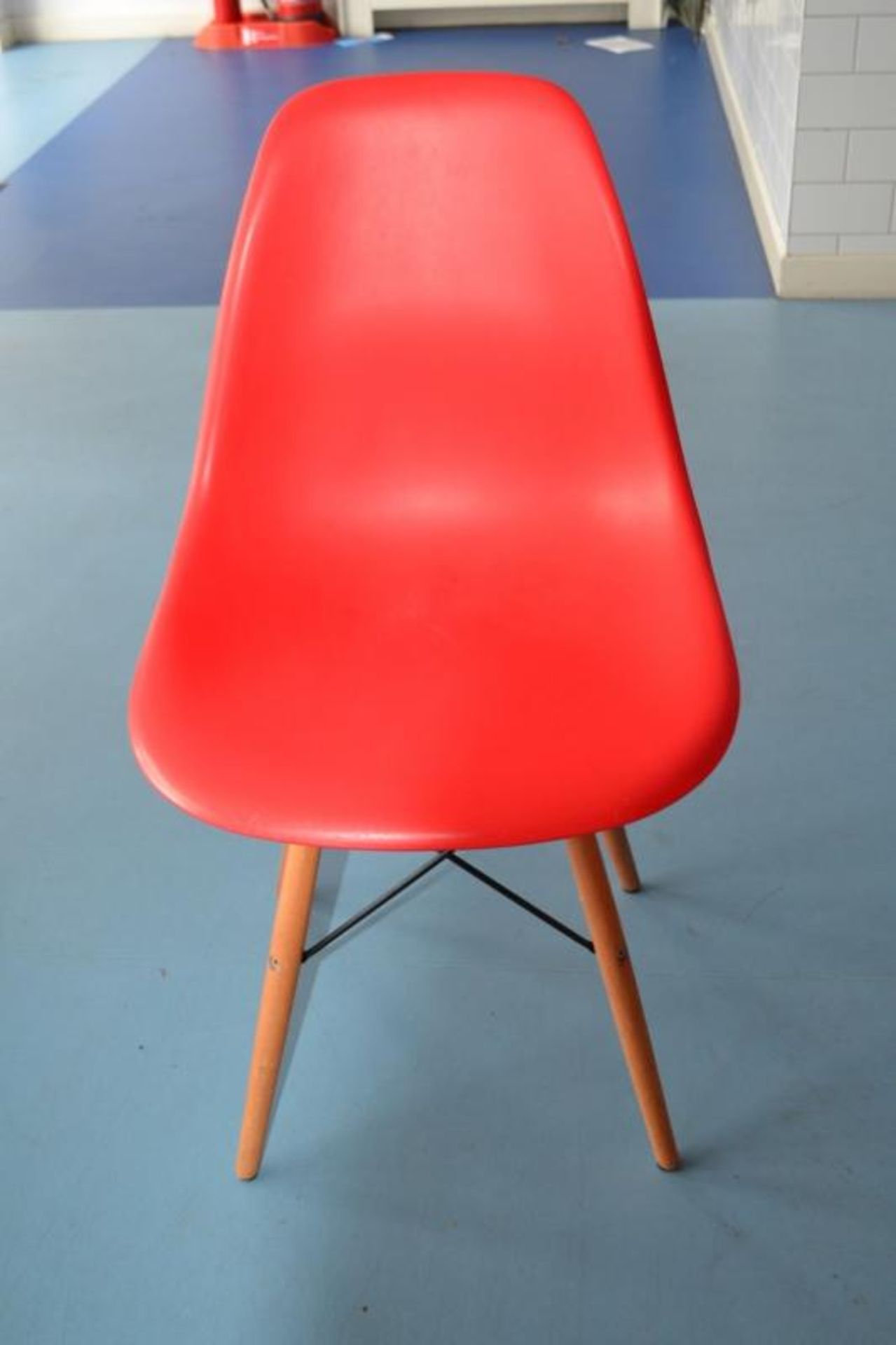 12 x Children's Red and Orange Charles and Ray Eames Style Shell Chairs - CL425 - Location: Altrinch - Image 4 of 9