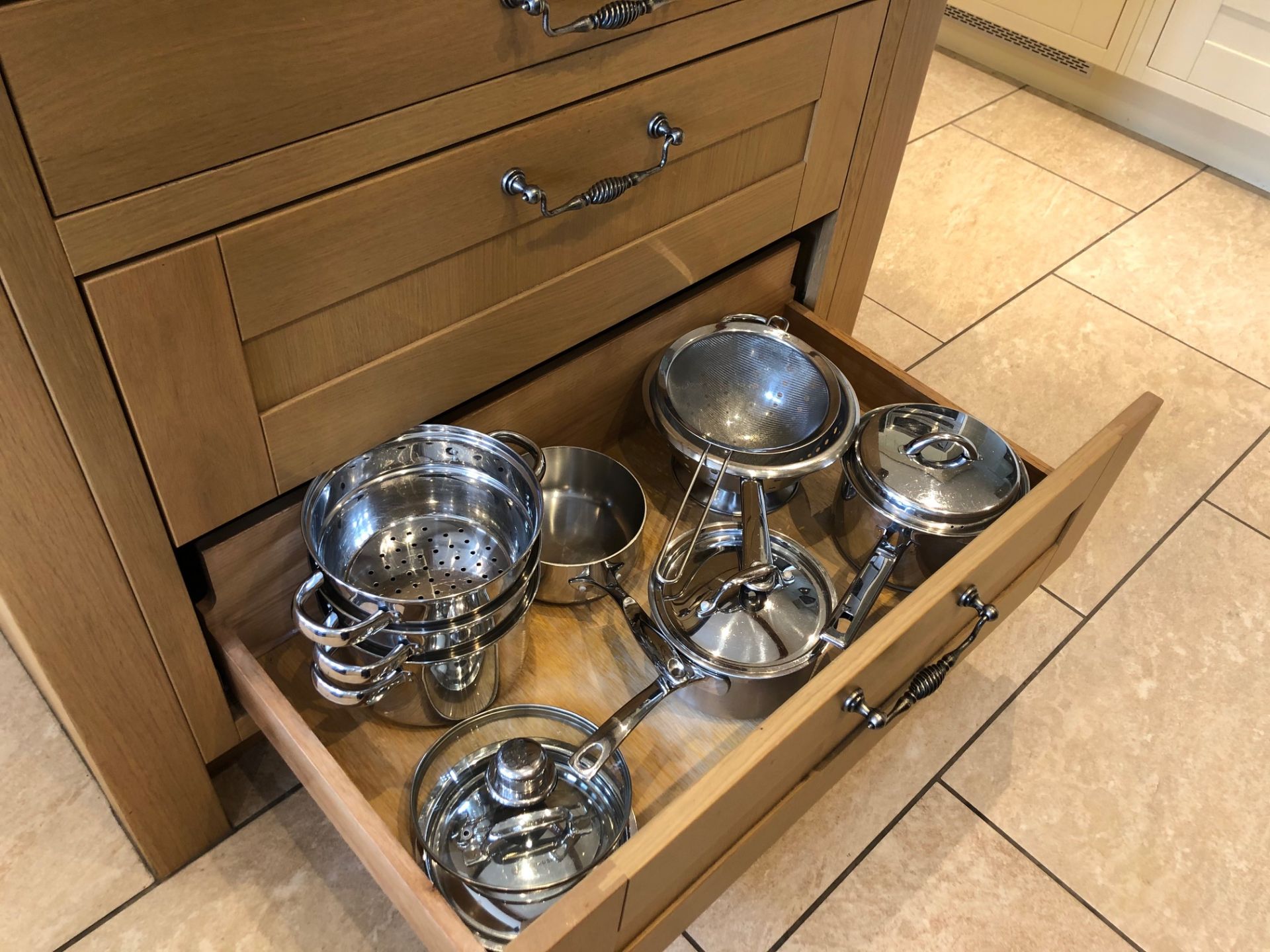 1 x Bespoke Milton Ivory Oak PWS Kitchen with 20mm Granite Worktops and Appliances -  ***NO VAT ON - Image 20 of 65