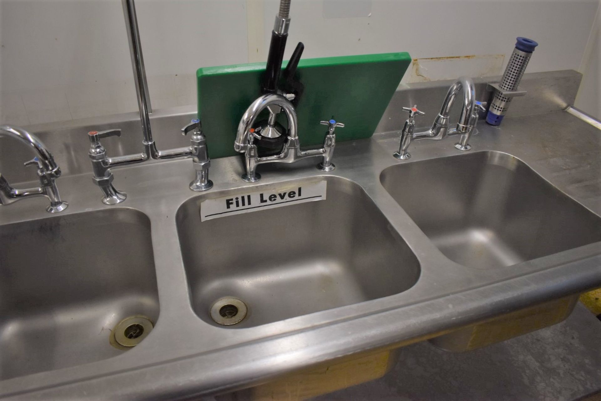 1 x Large Stainless Steel Wash Unit With Triple Sink Basins, Hose Rinser Tap, Mixer Taps, Drainer, - Image 3 of 6