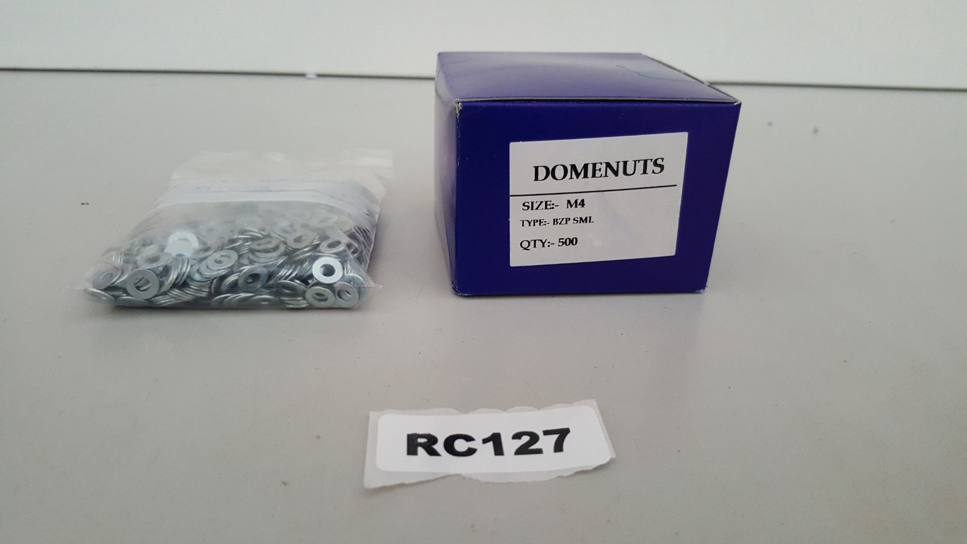 1 x Domenuts M4 Approximately 500 And FLAT WASHERS M4 Approximately 500 - Ref RC127 - CL011 - Locat