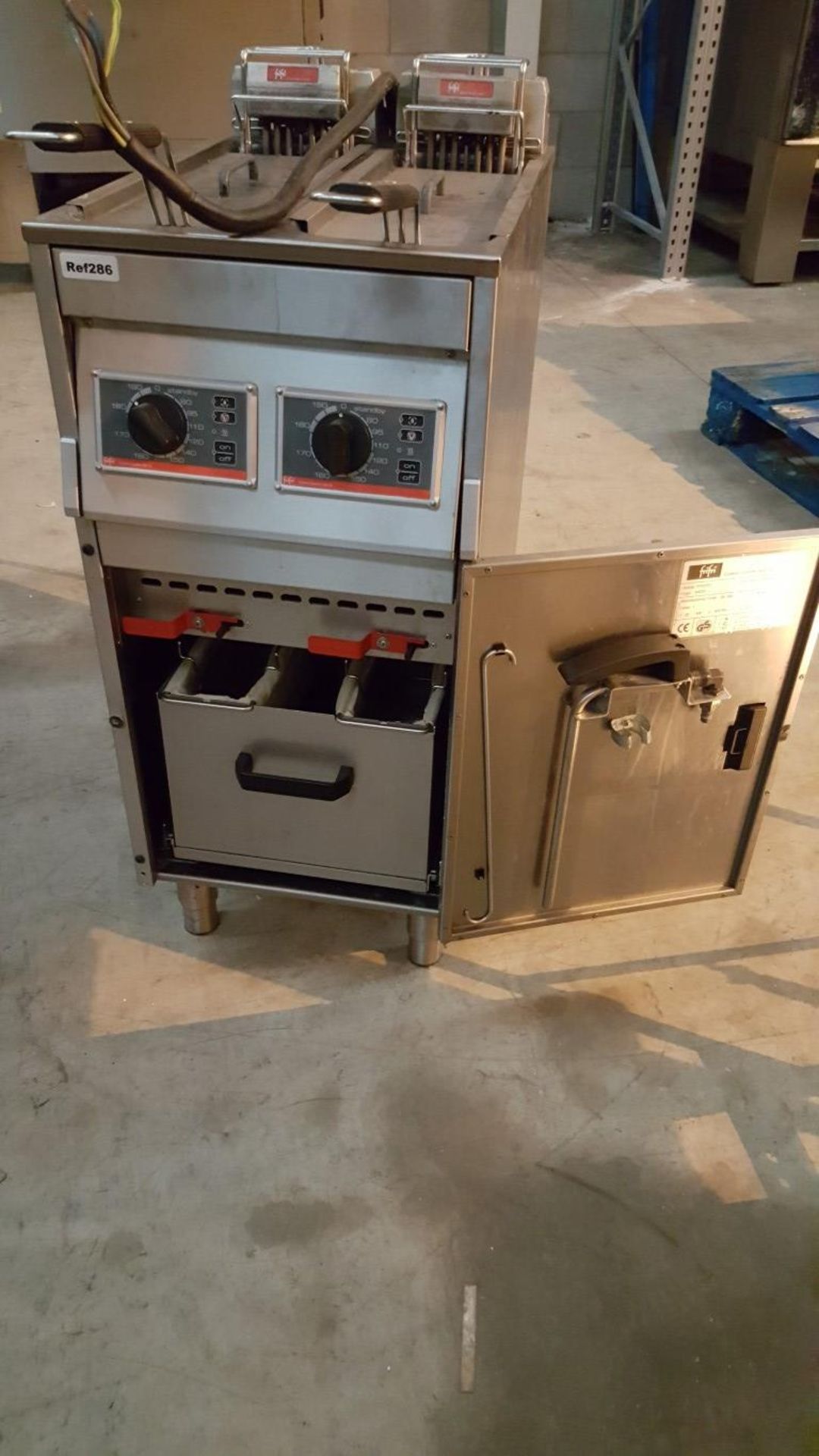 1 x Frifri Basic Twin Basket Free Standing Electric Fryer -CL350 -REF286 -Location: Altrincham WA14 - Image 3 of 7