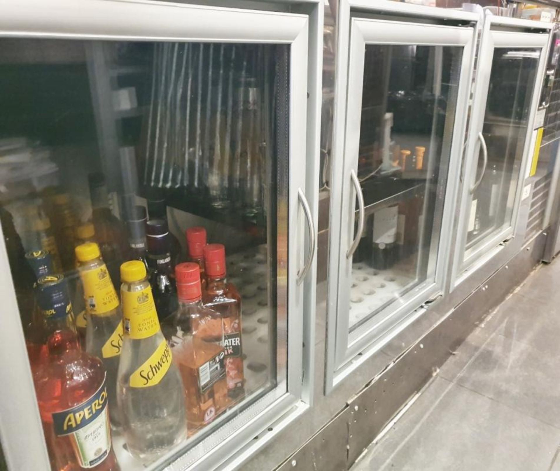 1 x L-shaped Back Bar With Built-in Stainless Steel Fridges And Freezers - Image 18 of 32